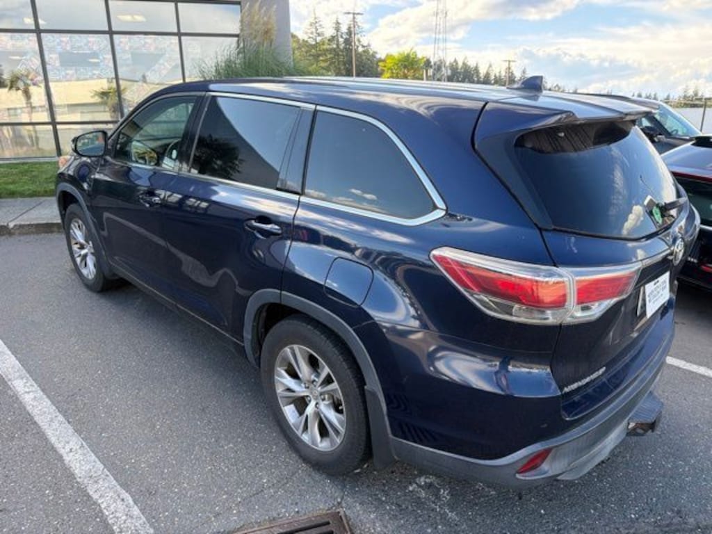 Used 2014 Toyota Highlander LE Plus V6 SUV