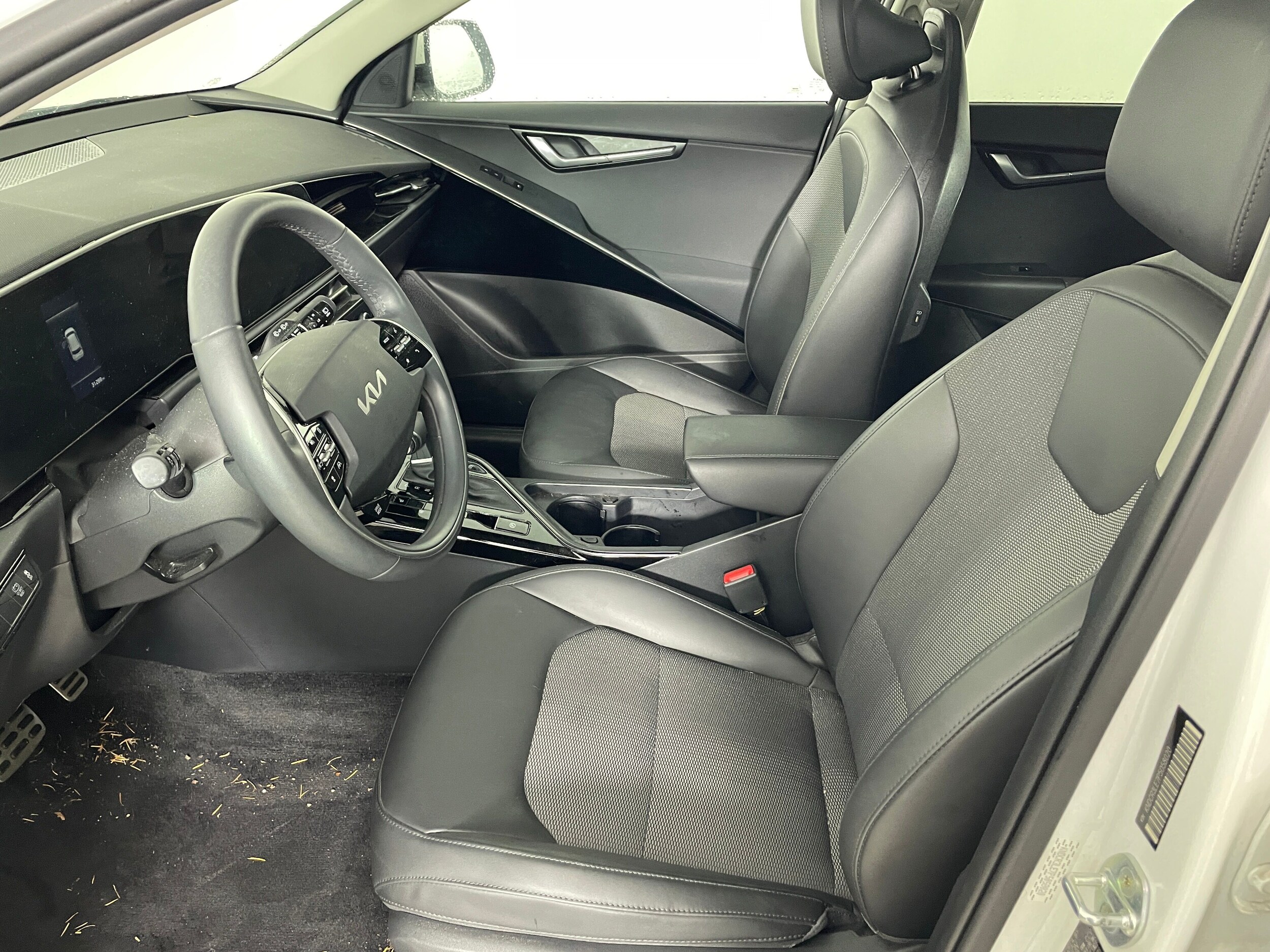 2023 Kia Niro EX Touring photo 2