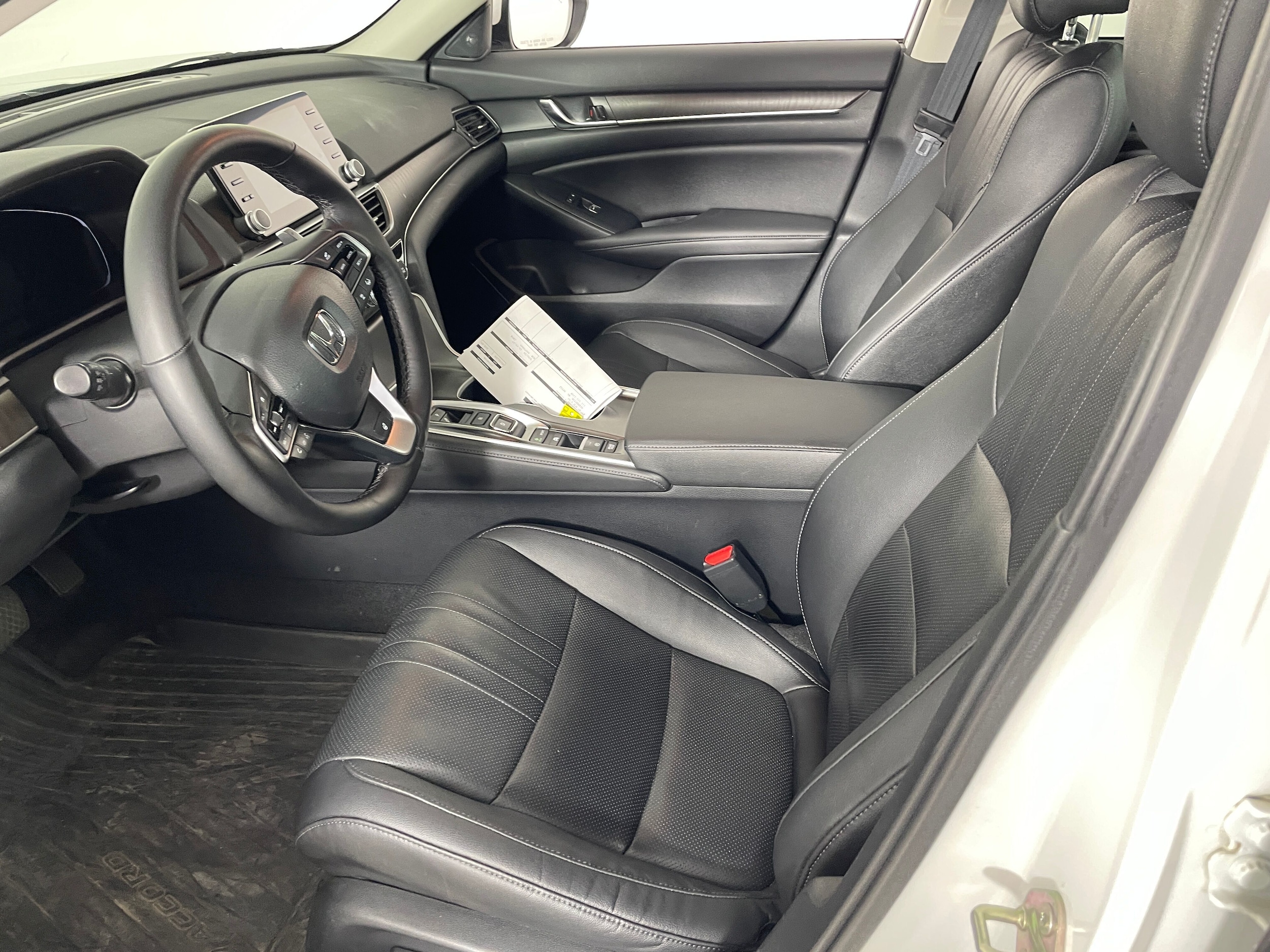 2019 Honda Accord Hybrid Touring photo 2