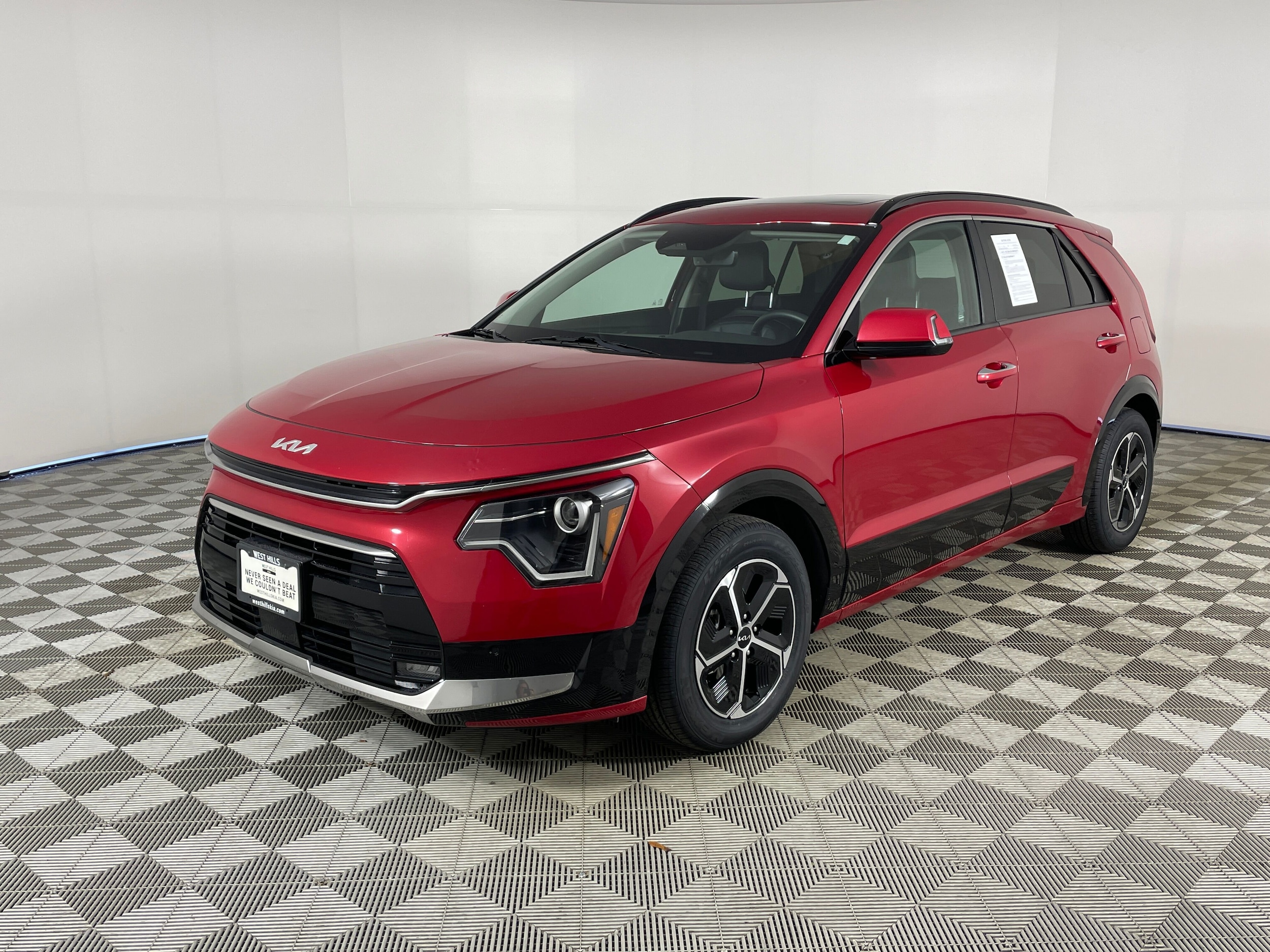 2023 Kia Niro SX's photo