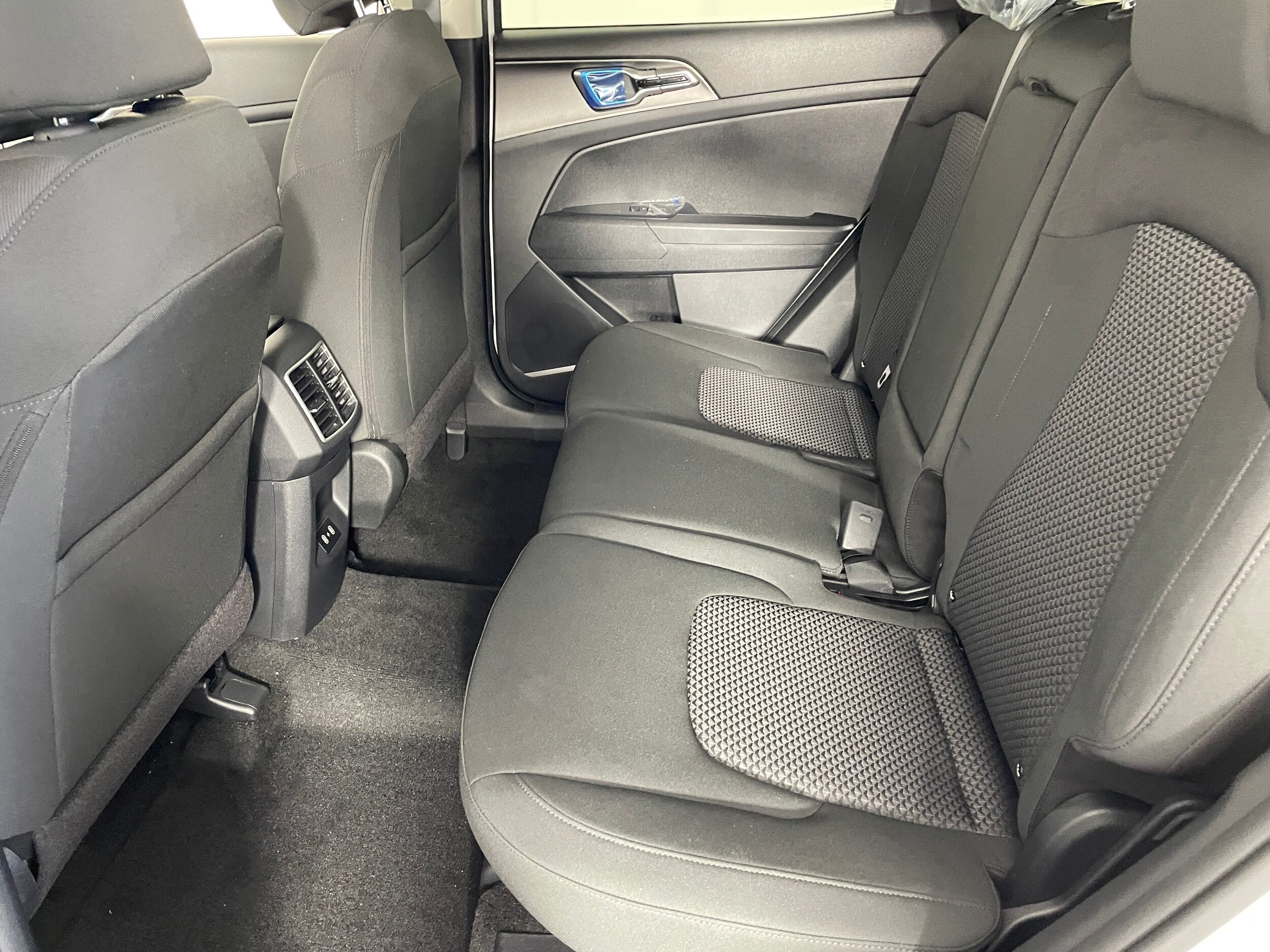 2026 Kia Sportage LX photo 4