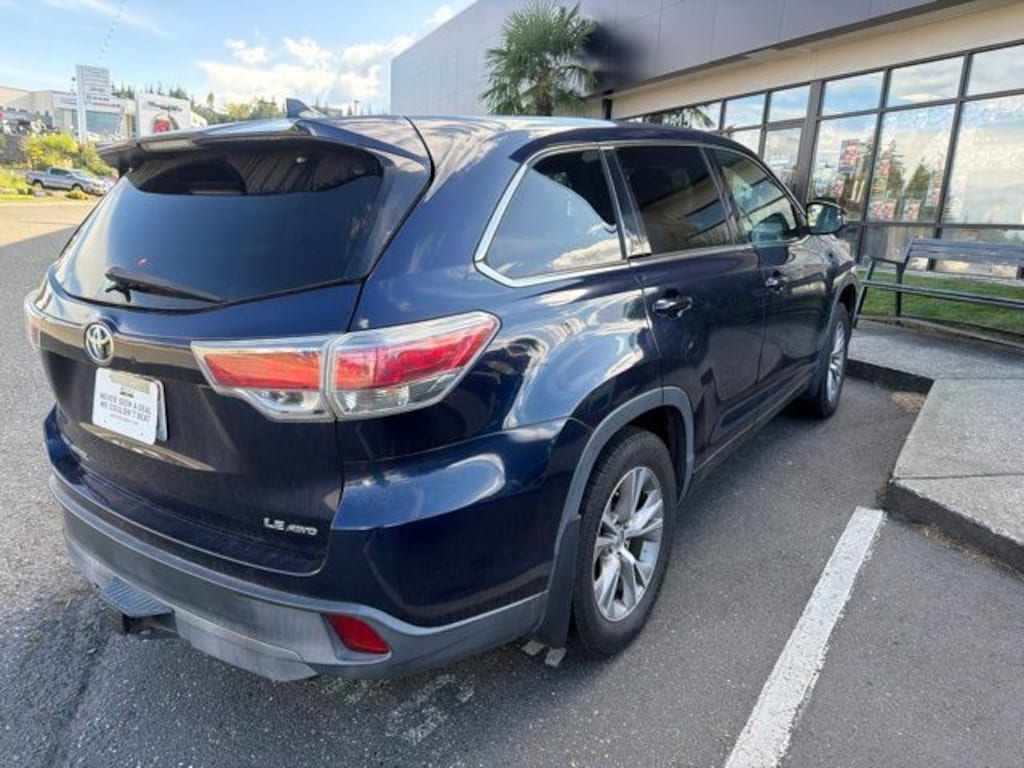 Used 2014 Toyota Highlander LE Plus V6 SUV