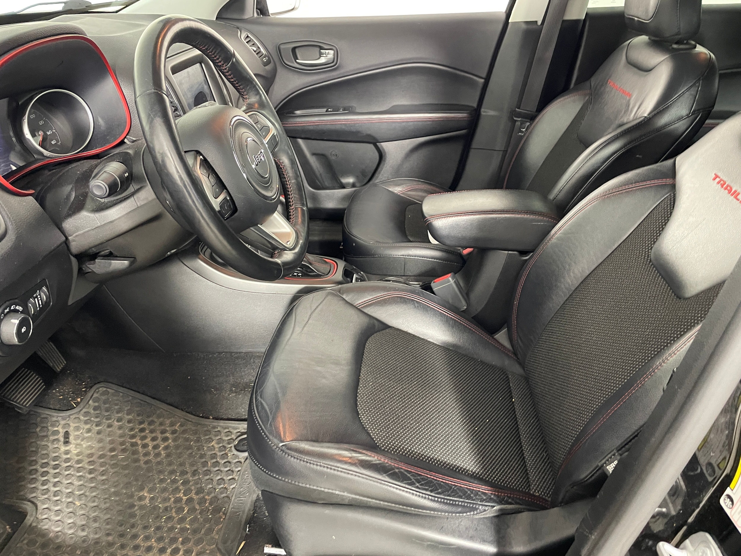 2017 Jeep New Compass Trailhawk photo 2