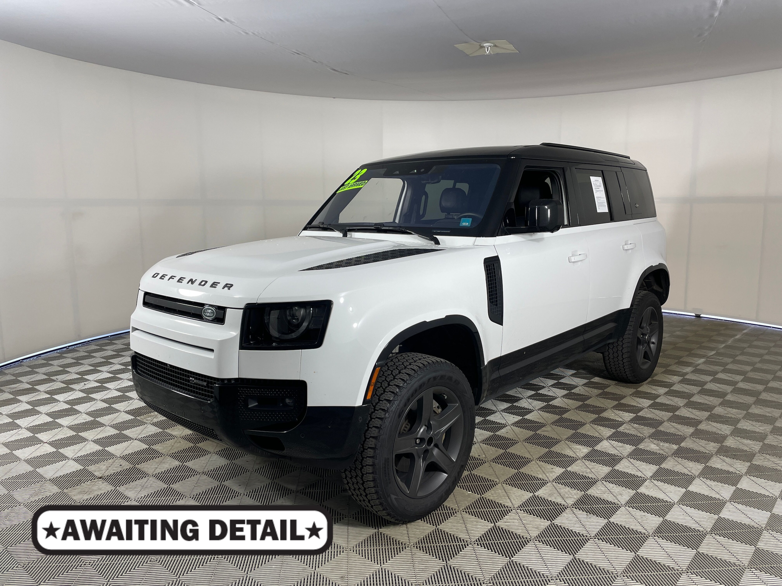 2023 Land Rover Defender X-Dynamic SE's photo