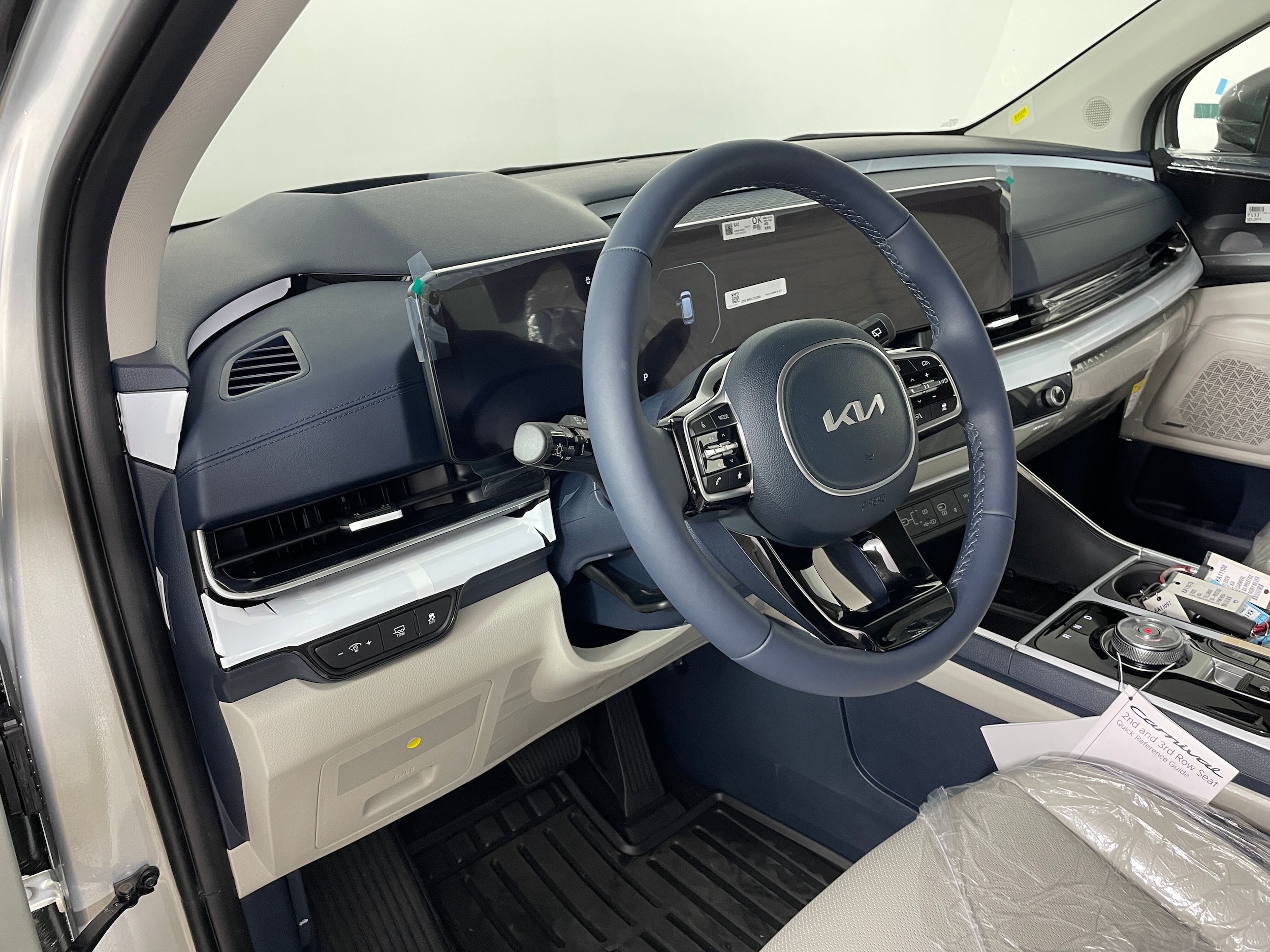 2026 Kia Carnival SX Prestige photo 2