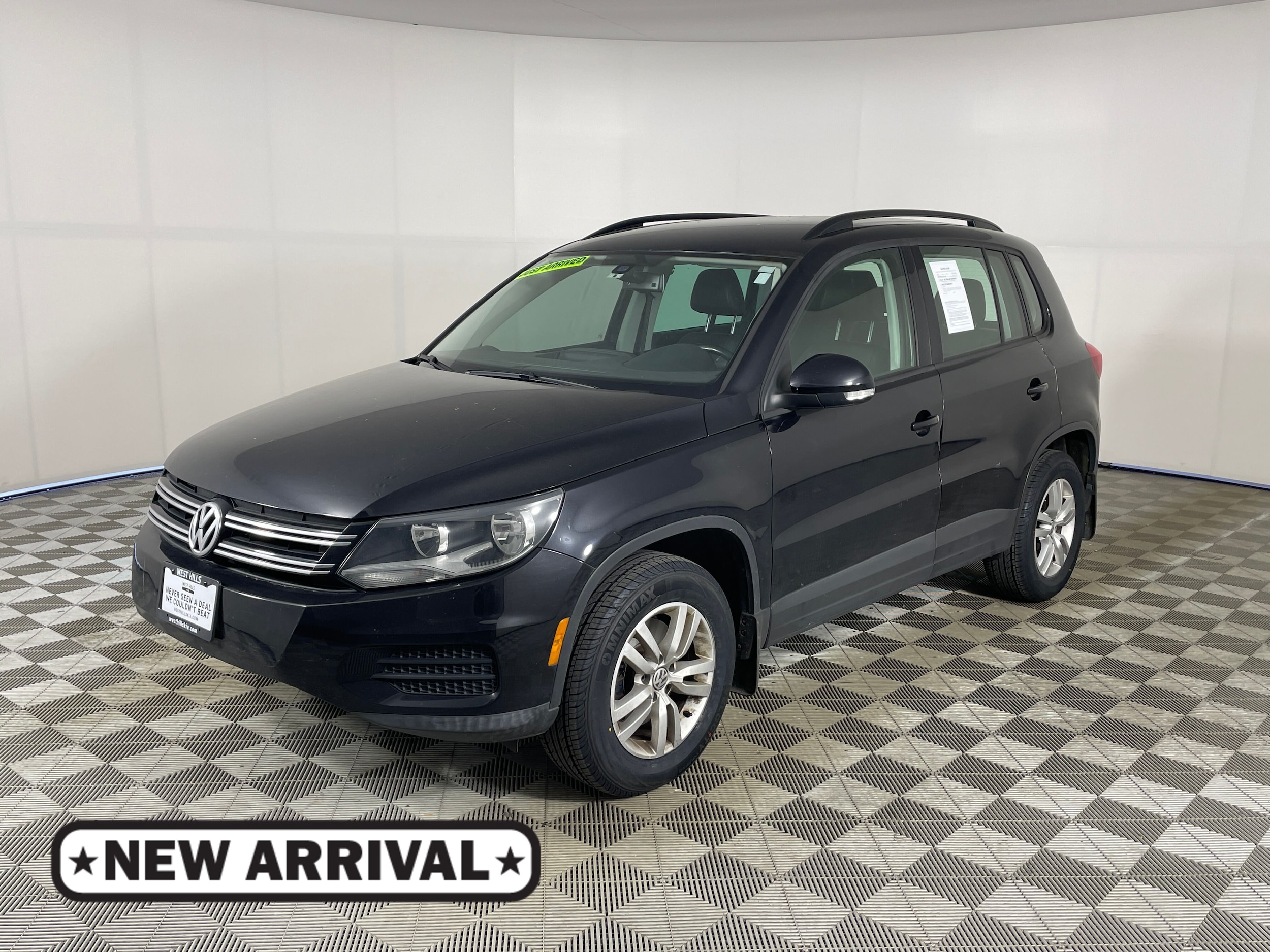 2016 Volkswagen Tiguan 2.0T S's photo