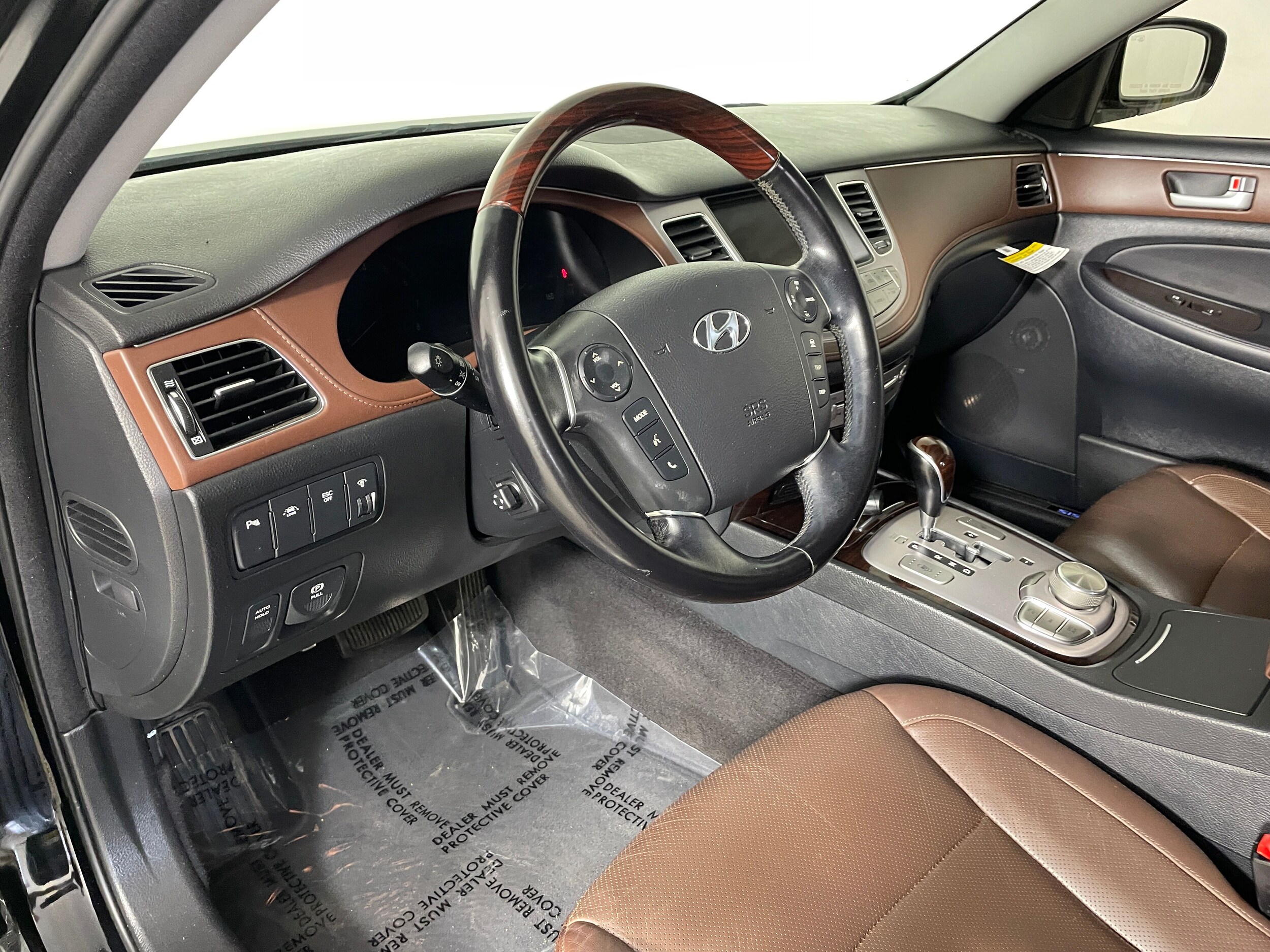 2012 Hyundai Genesis 4.6 photo 3