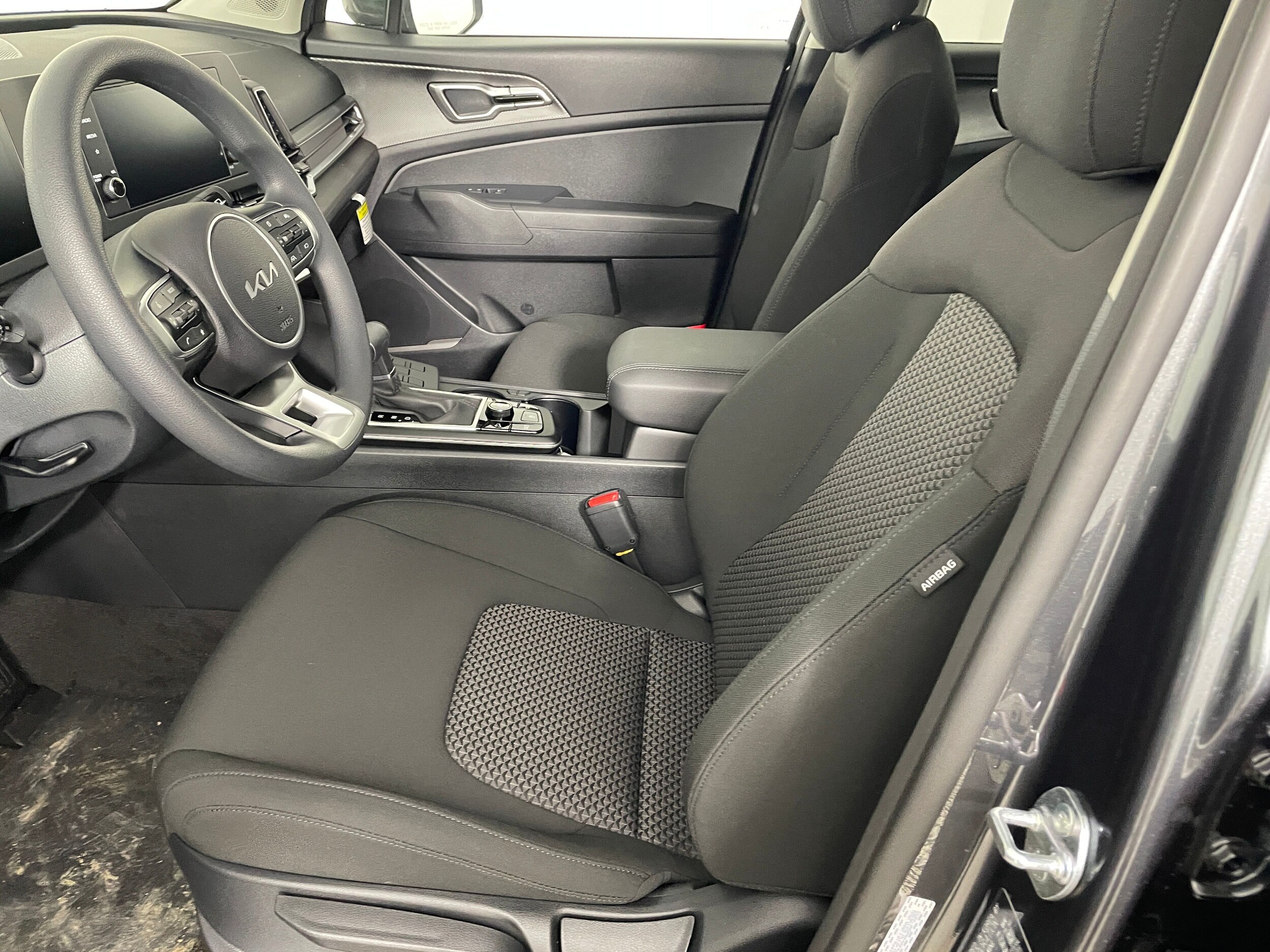 2025 Kia Sportage LX photo 2