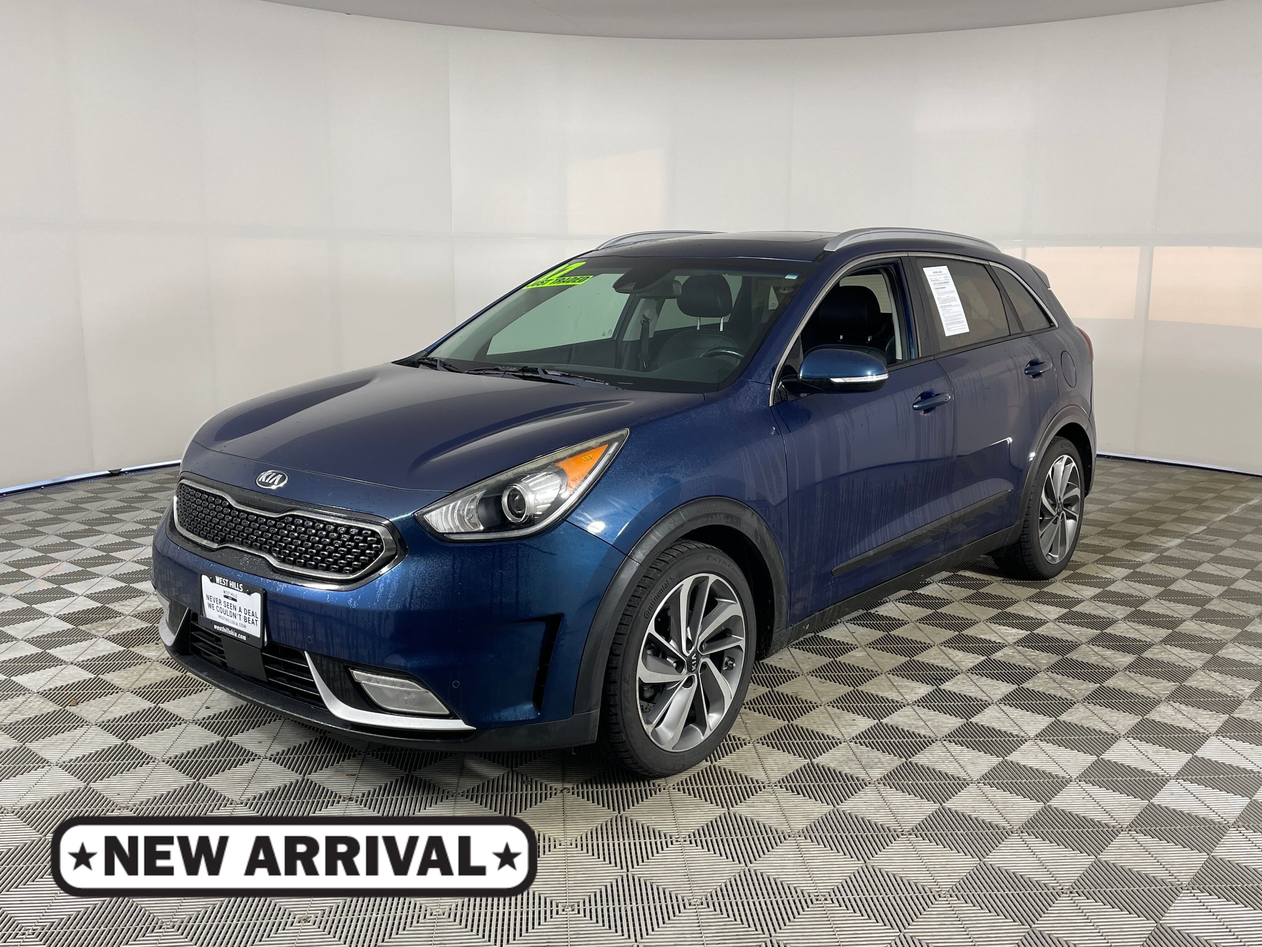 2017 Kia Niro Touring's photo