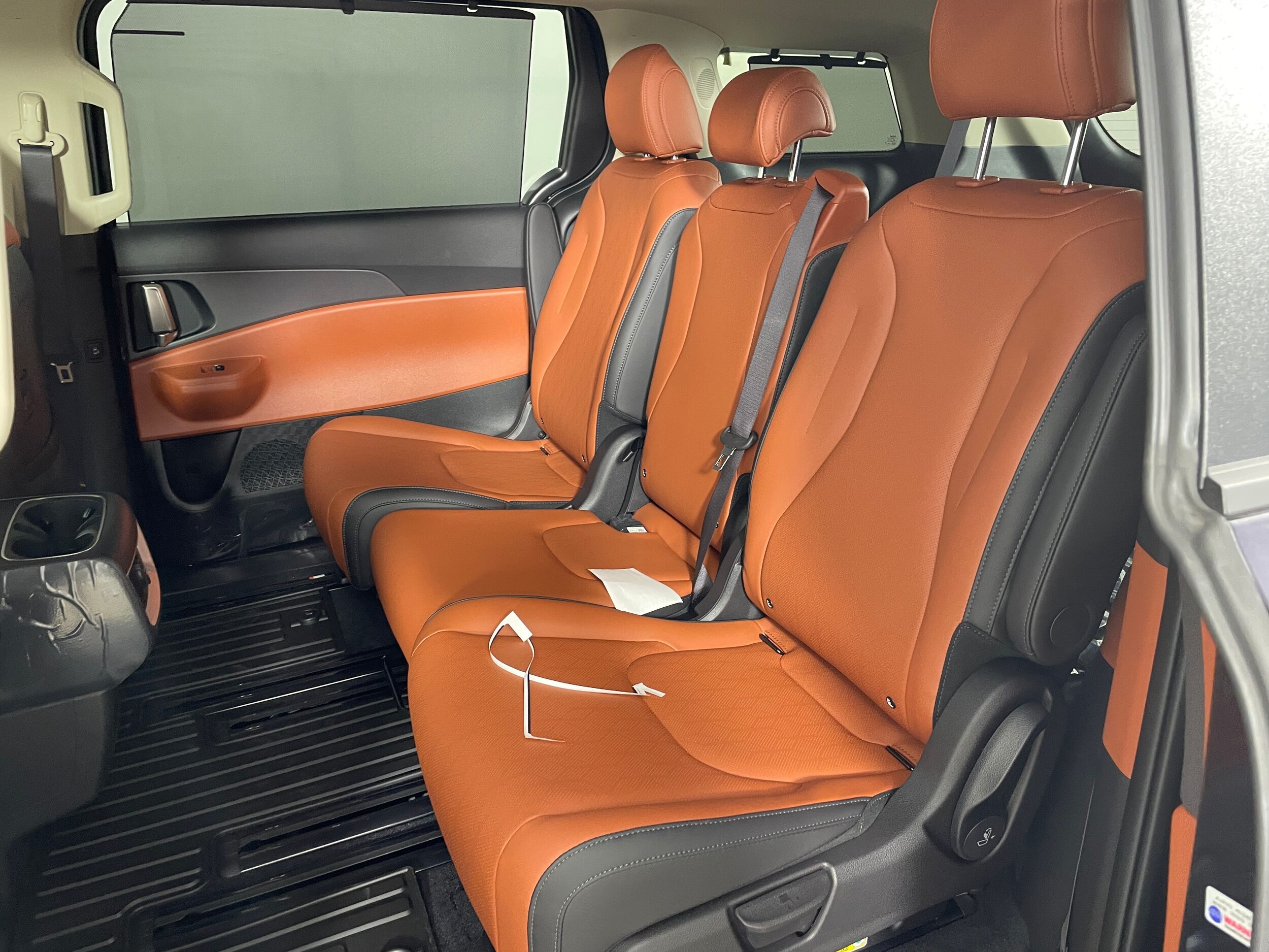 2026 Kia Carnival EX photo 4