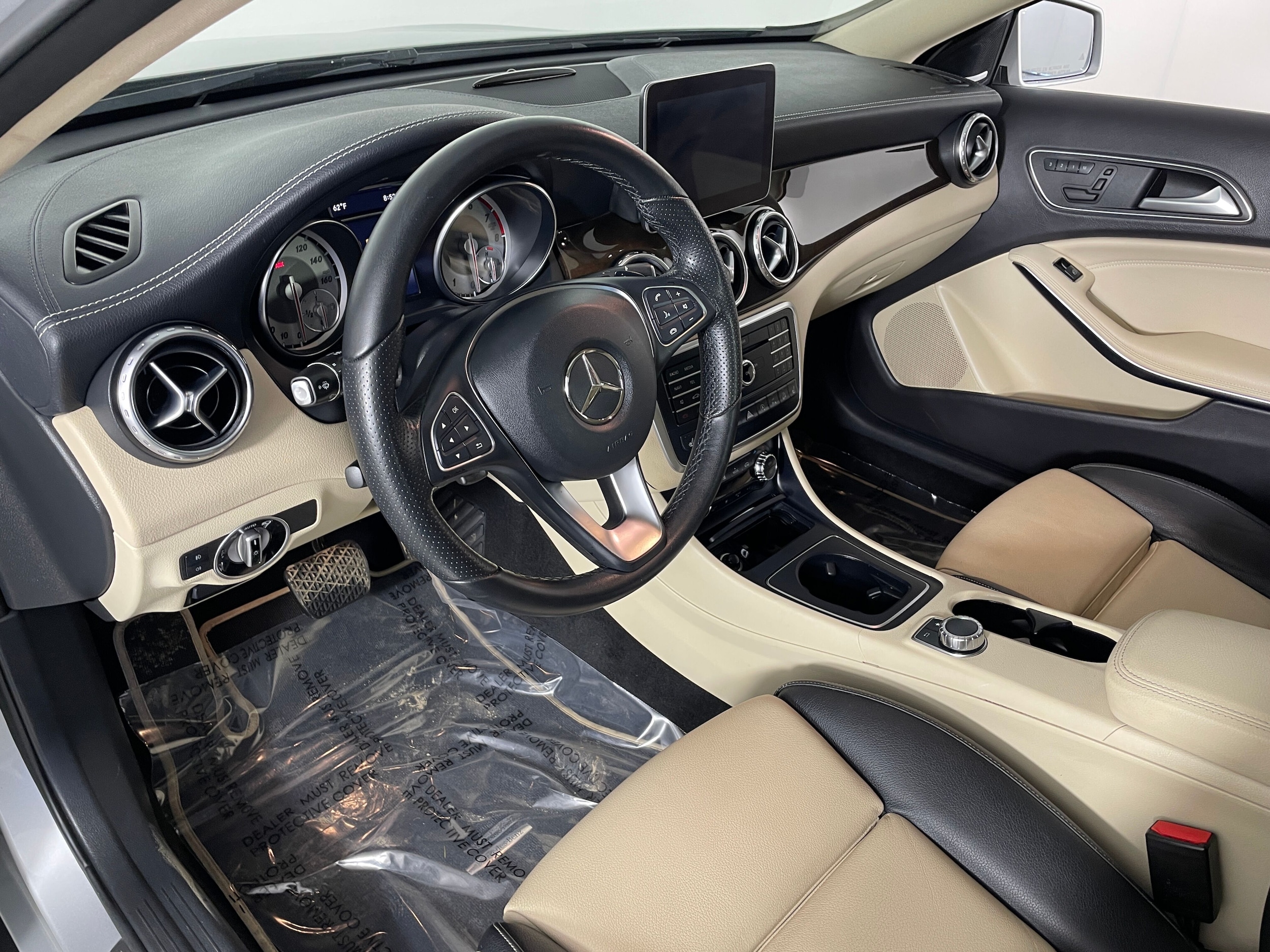 2017 Mercedes-Benz GLA 250 GLA 250 photo 2