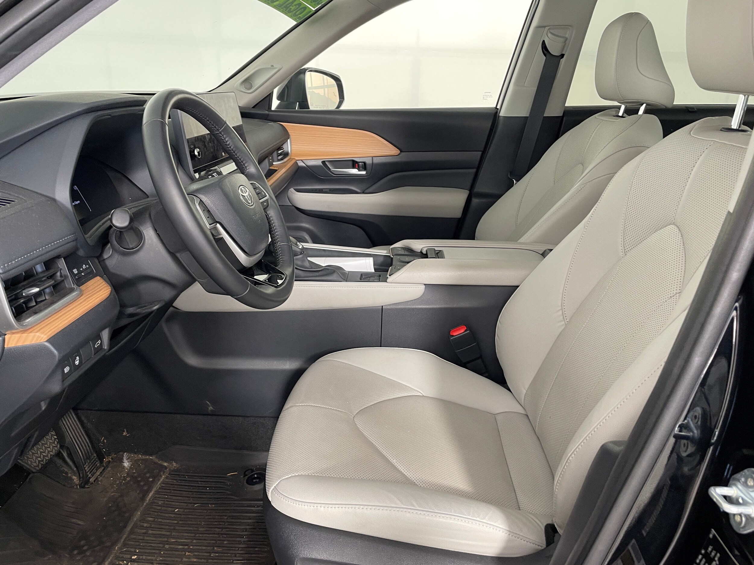 2024 Toyota Grand Highlander Limited photo 2