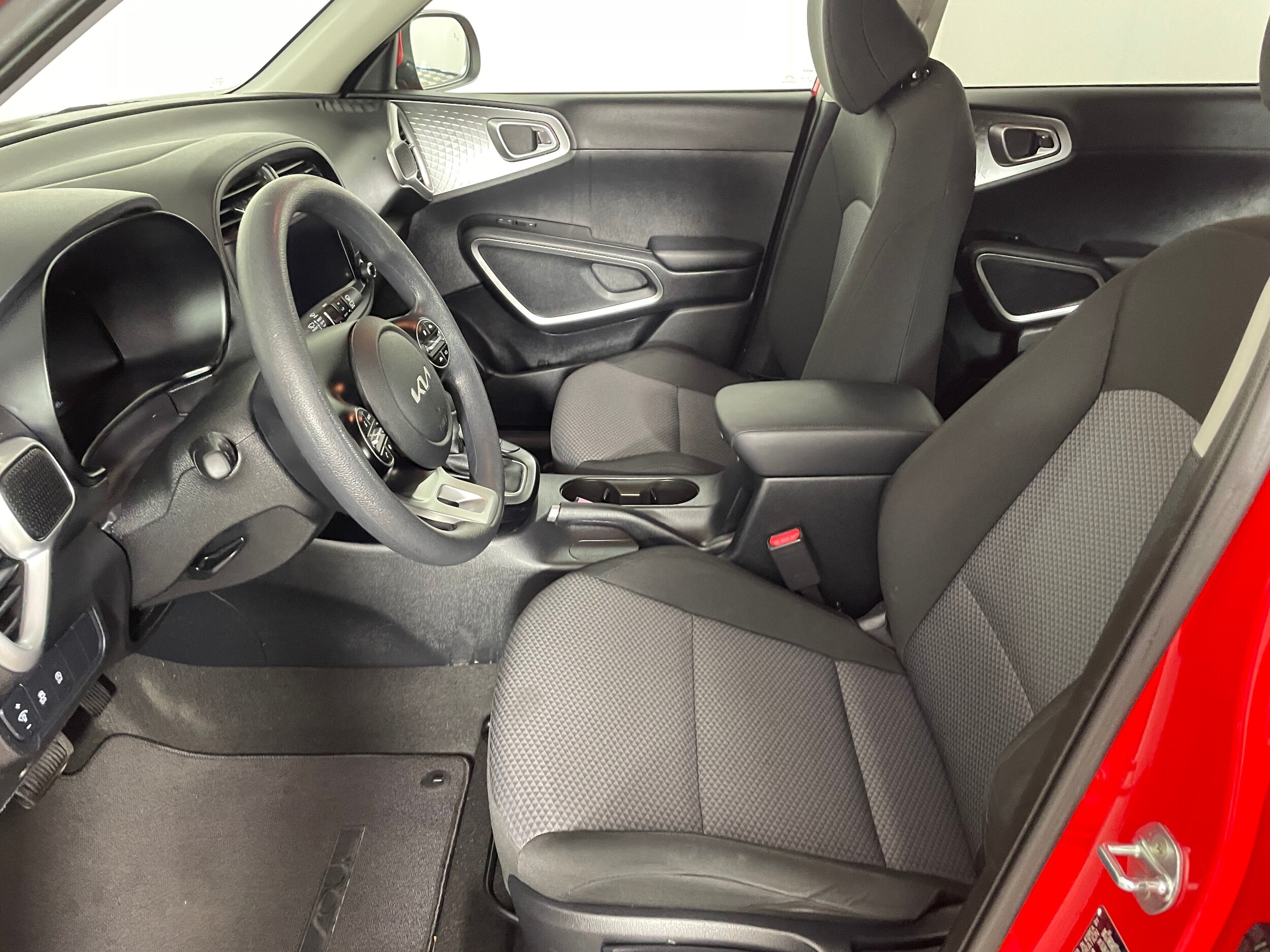 2023 Kia Soul LX S photo 2