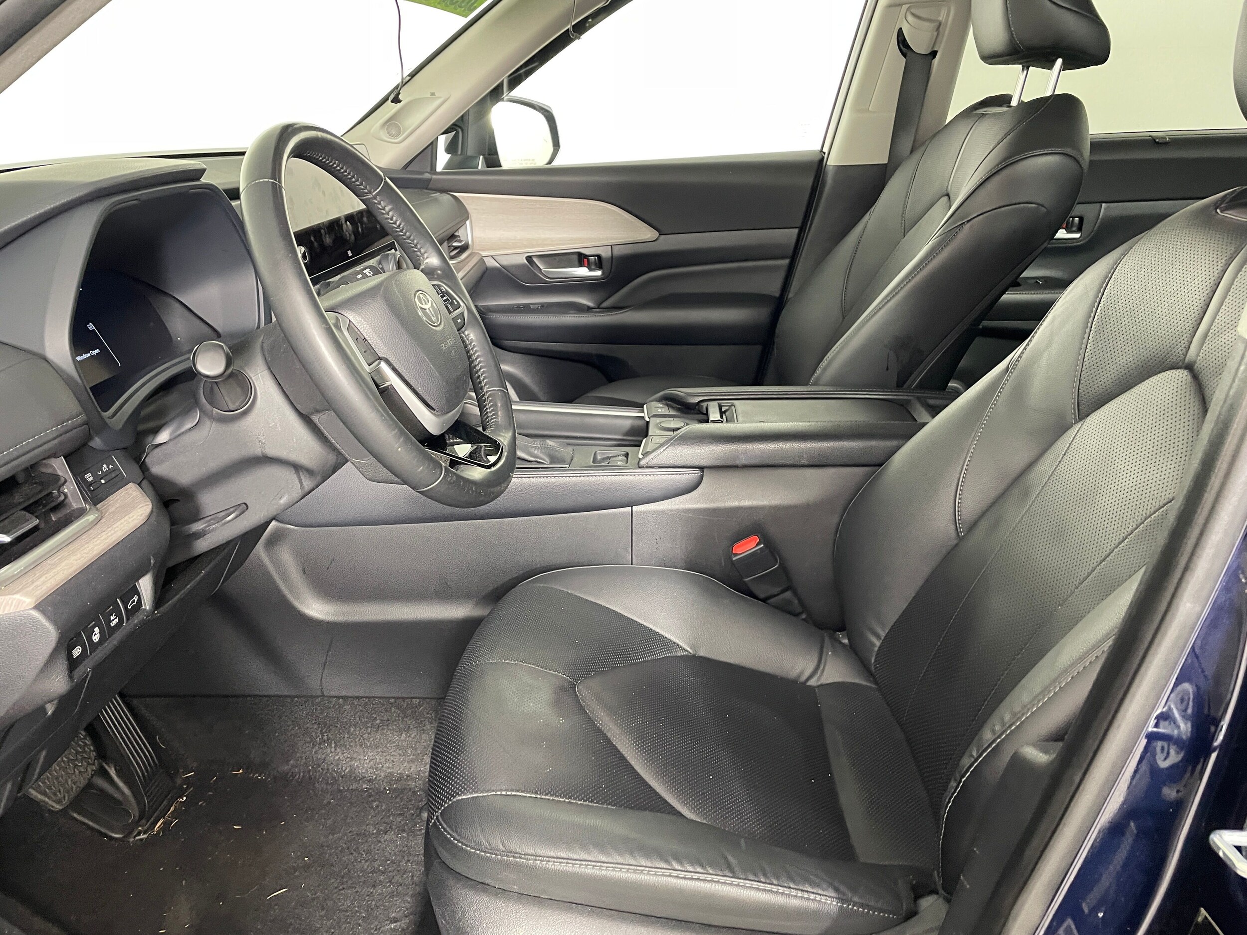 2024 Toyota Highlander Hybrid Limited photo 2