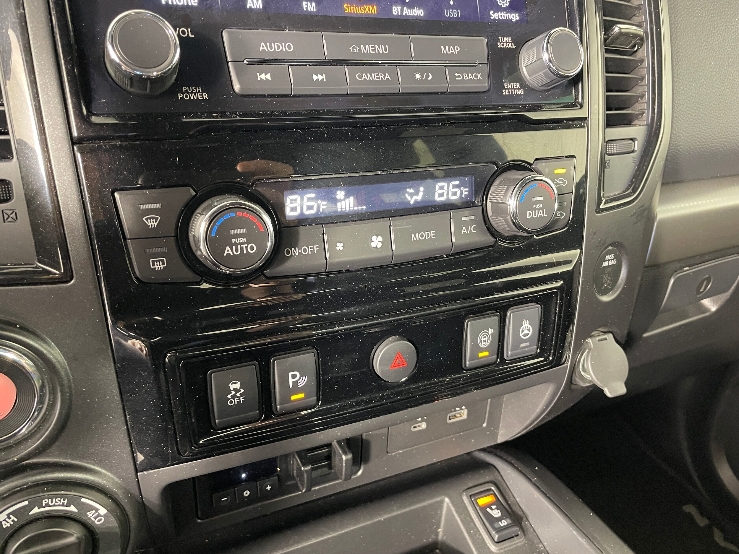 2021 Nissan Titan PRO-4X photo 3