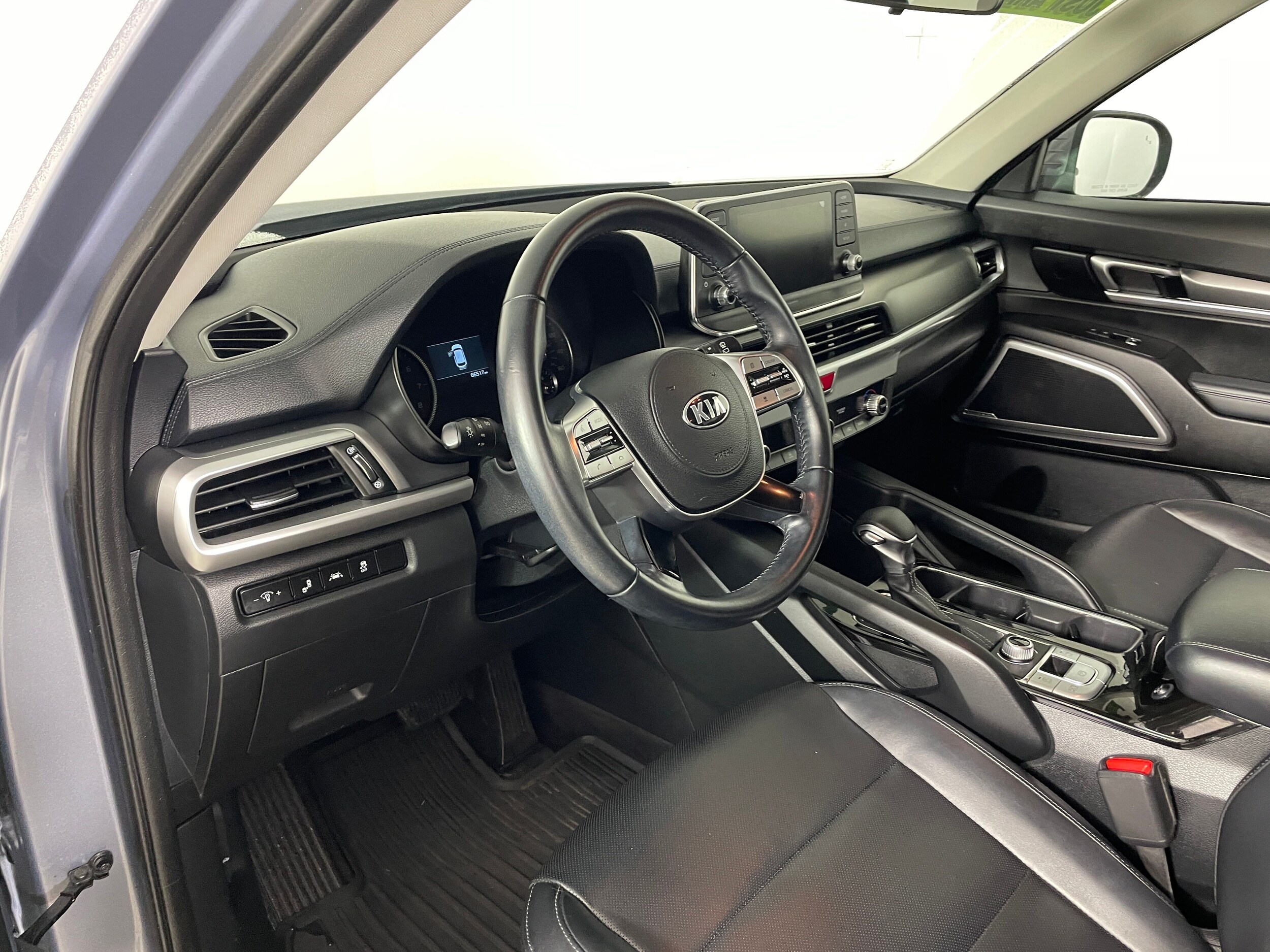 2021 Kia Telluride LX photo 3