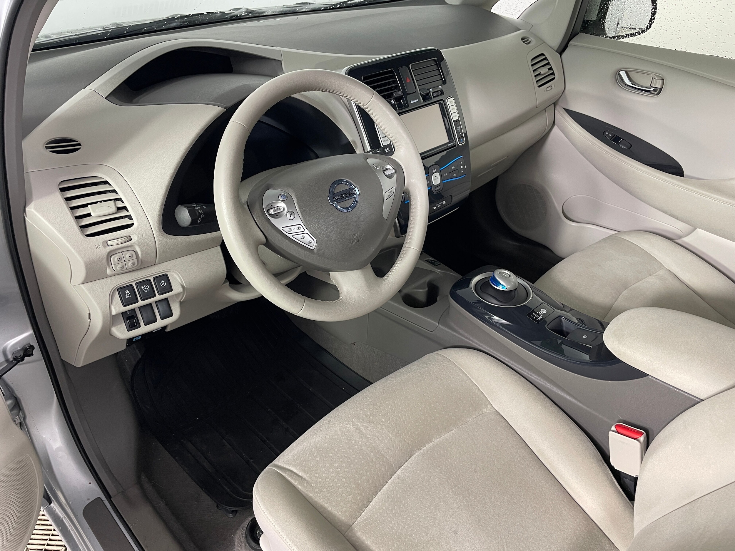 2012 Nissan LEAF SL photo 3