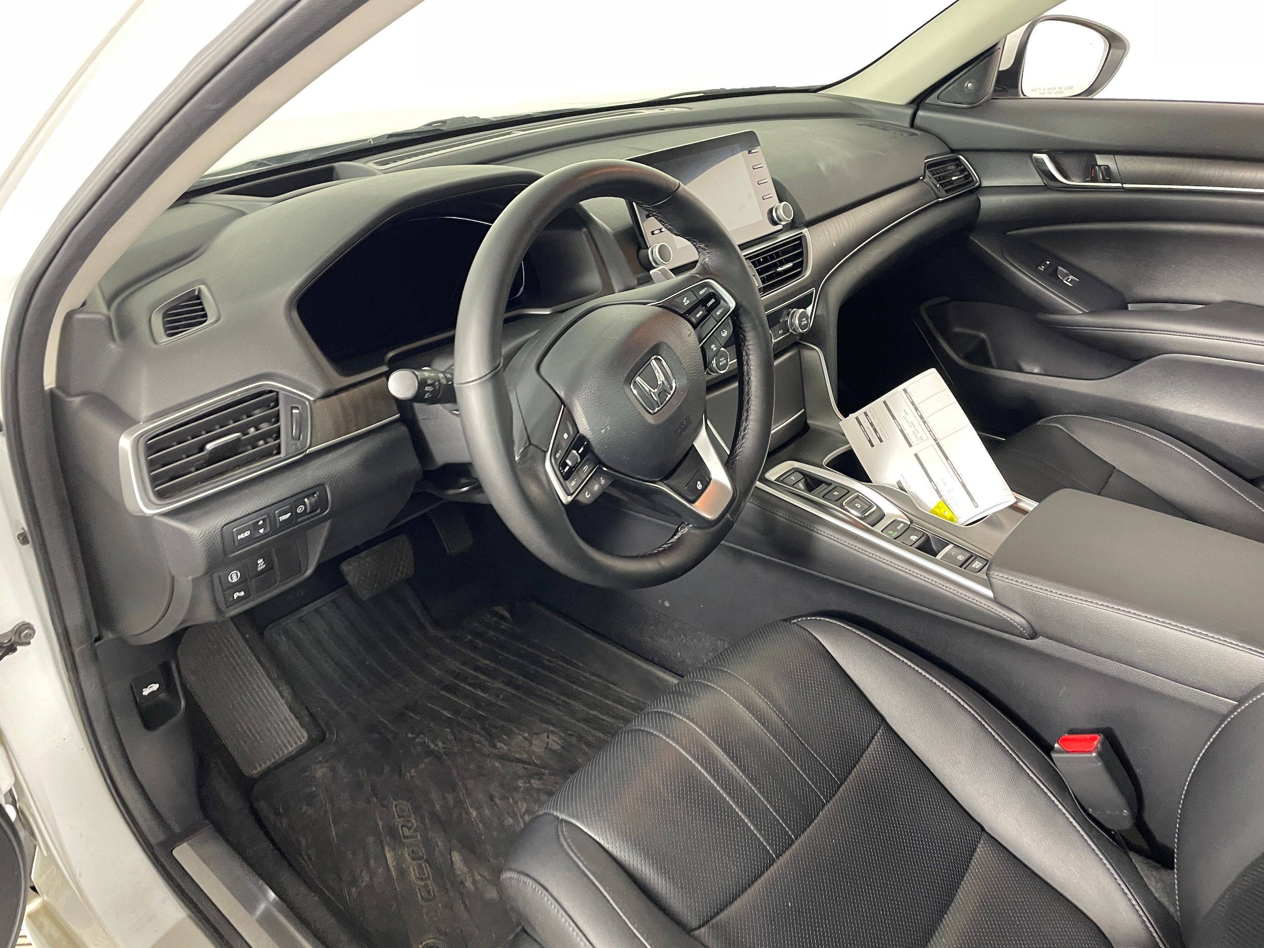 2019 Honda Accord Hybrid Touring photo 3