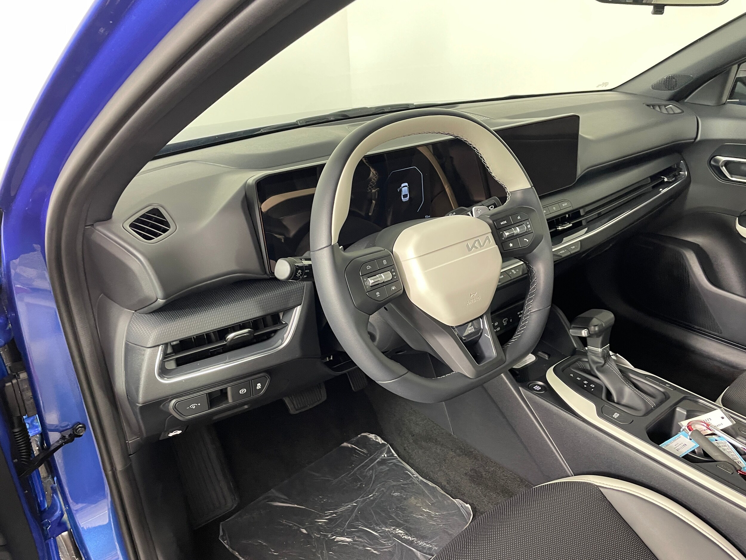 2025 Kia K4 GT-Line photo 2