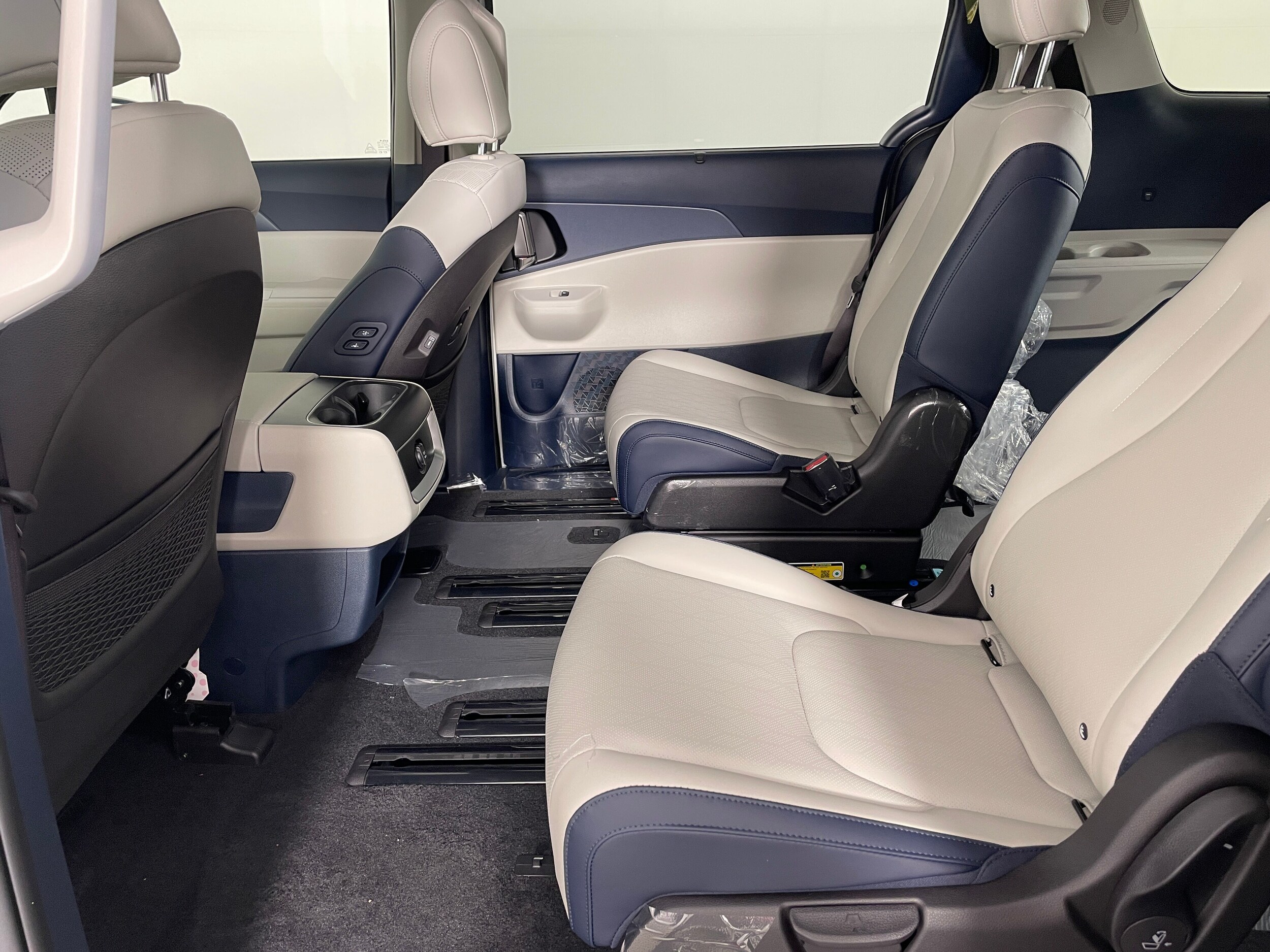2026 Kia Carnival EX photo 4