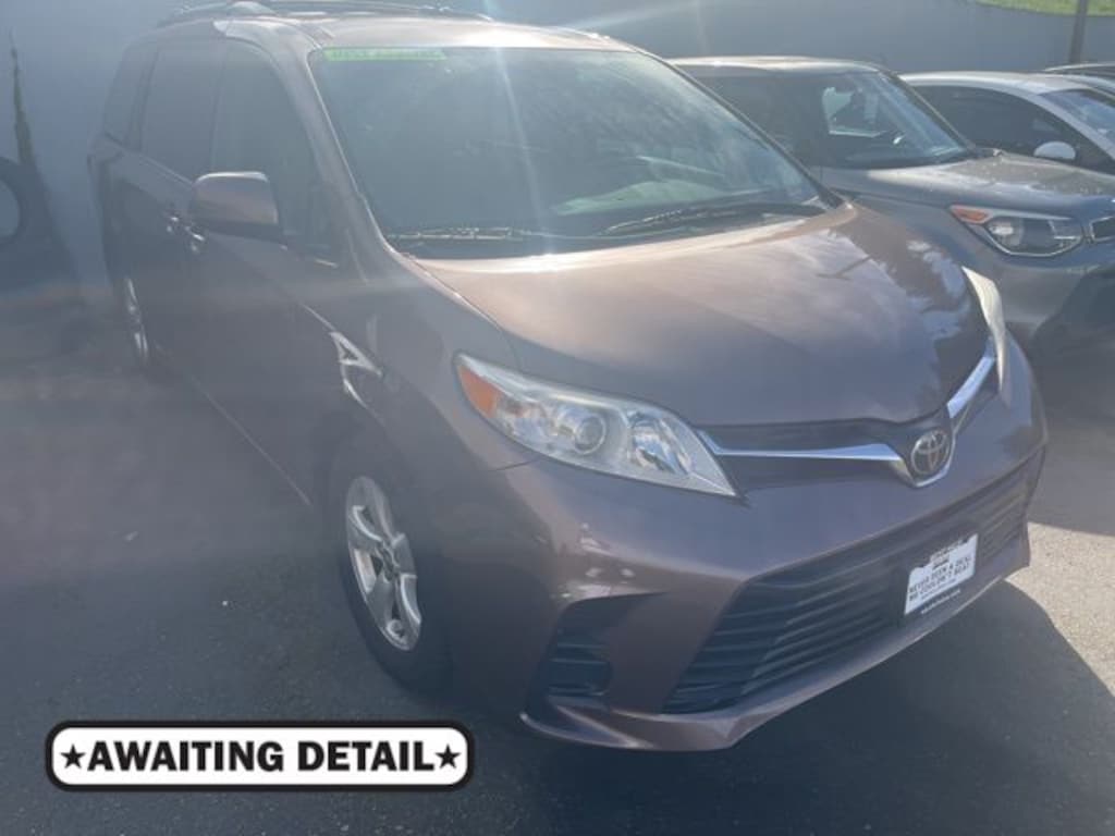 Used 2018 Toyota Sienna L Van Passenger Van