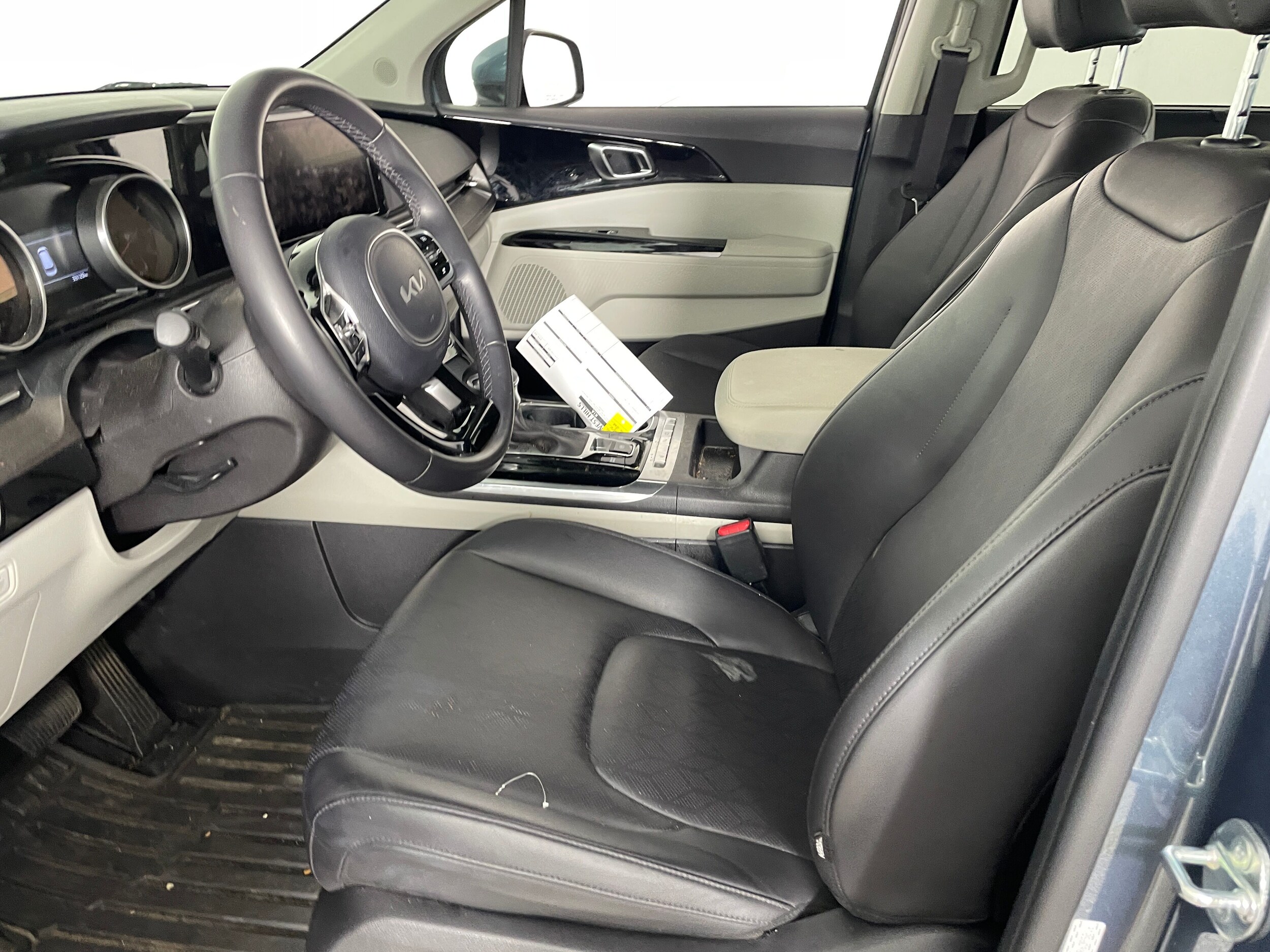 2024 Kia Carnival EX photo 2