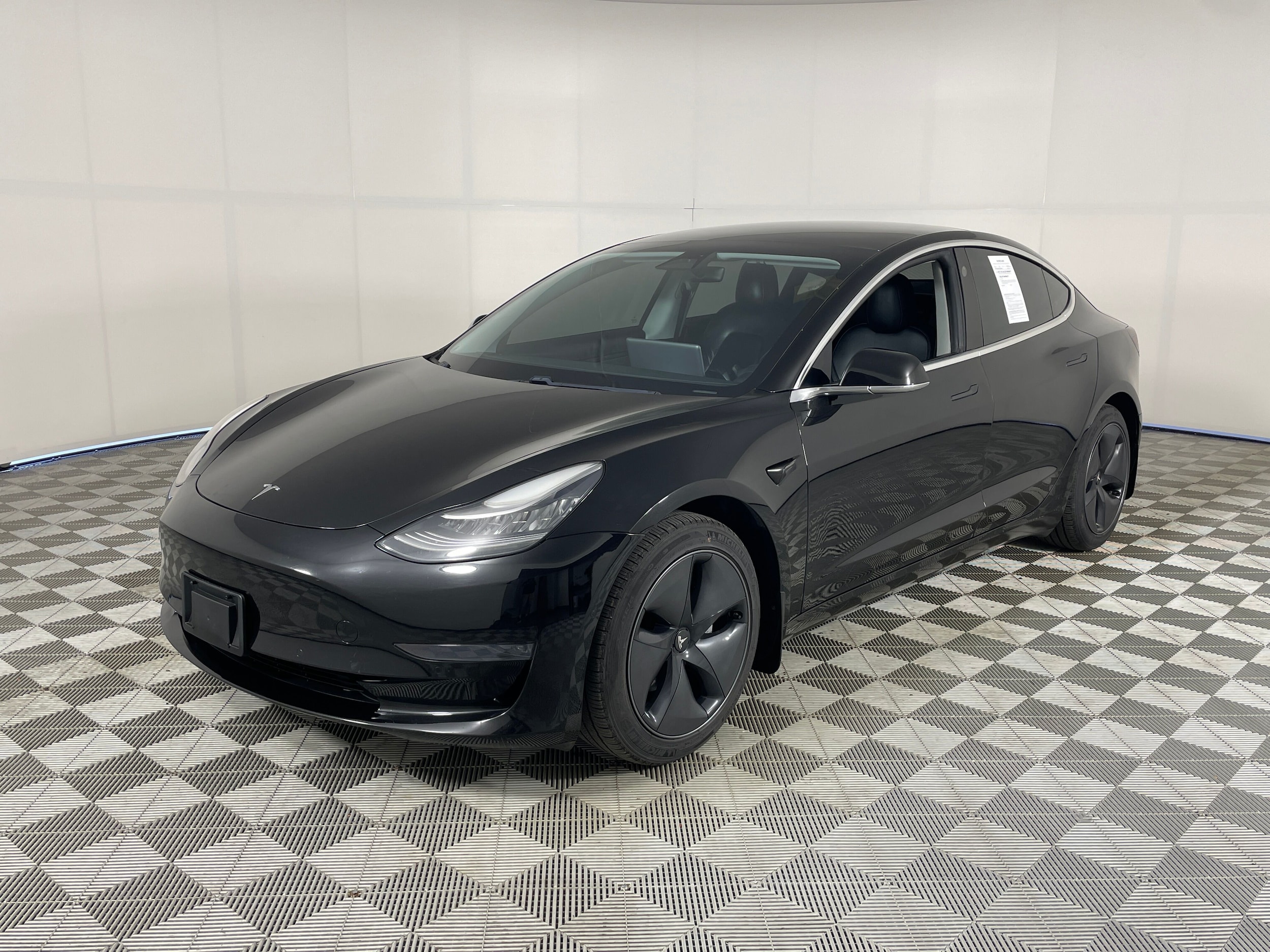 2020 Tesla Model 3 Standard Range Plus's photo