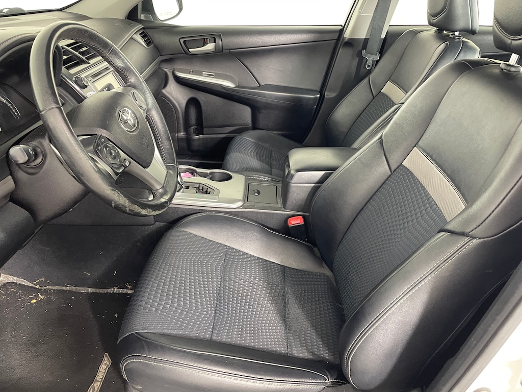 Used 2014 Toyota Camry SE Sedan