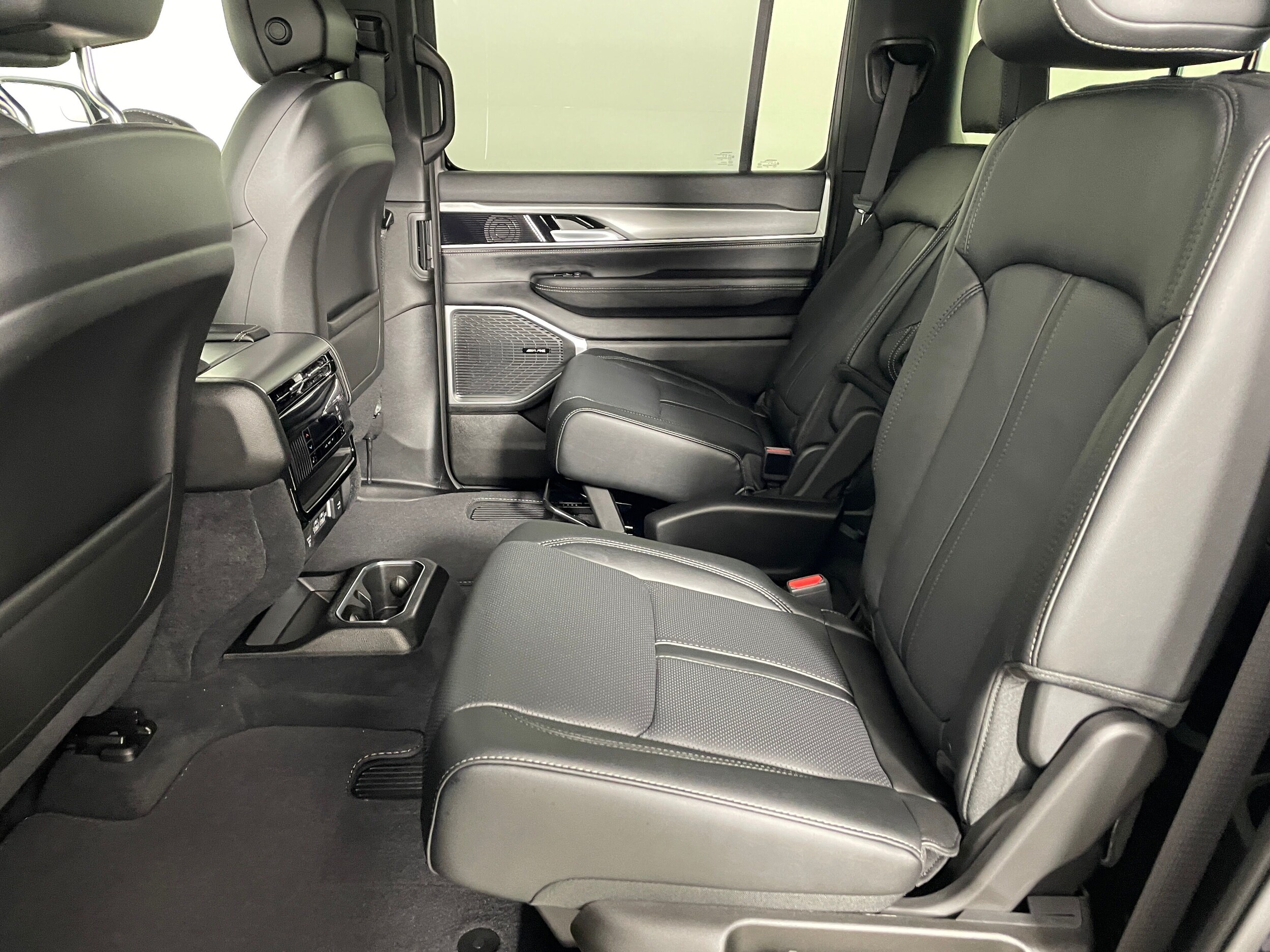 2025 Jeep Wagoneer L Series II photo 4