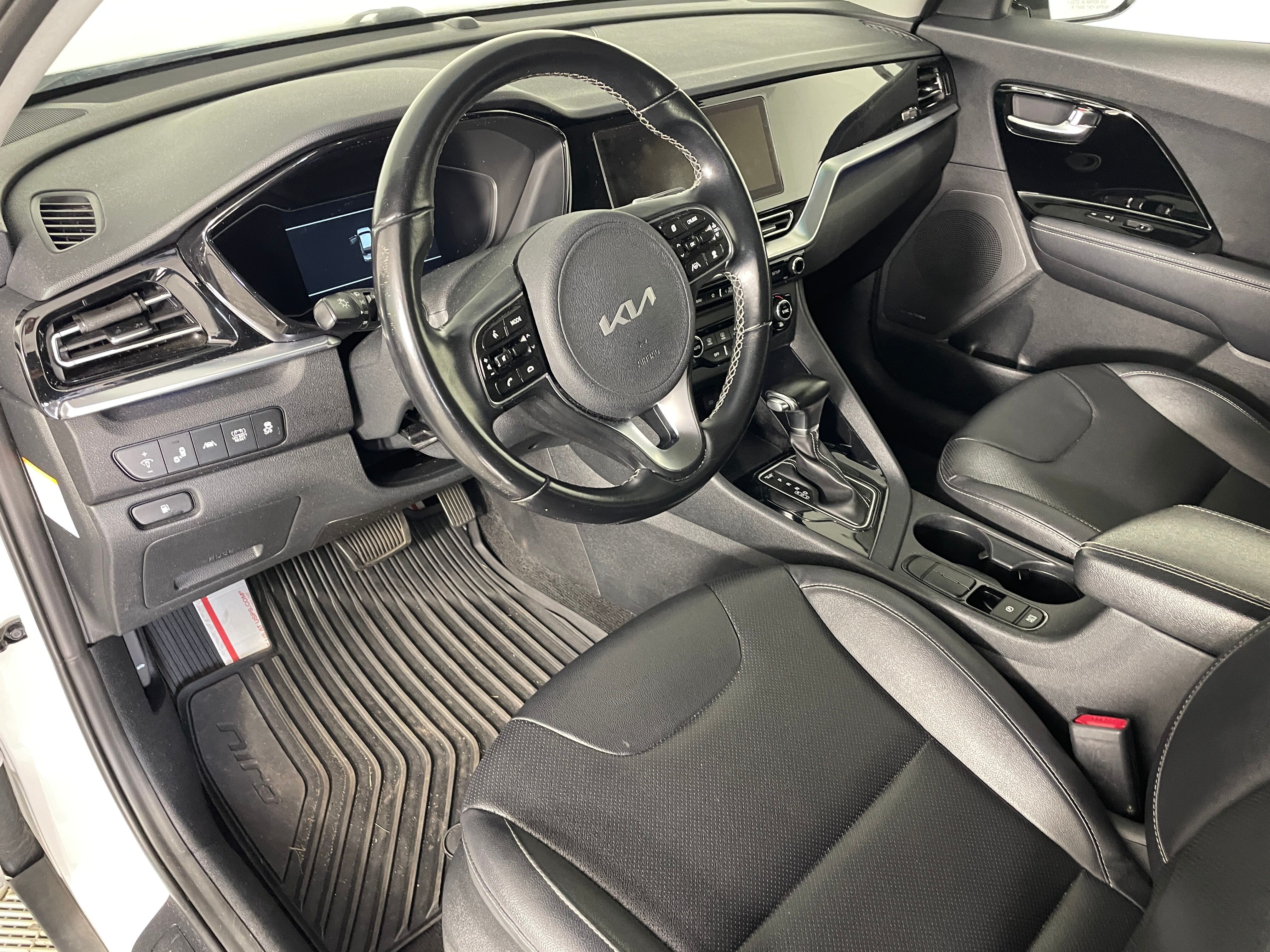 Used 2022 Kia Niro Touring SE SUV