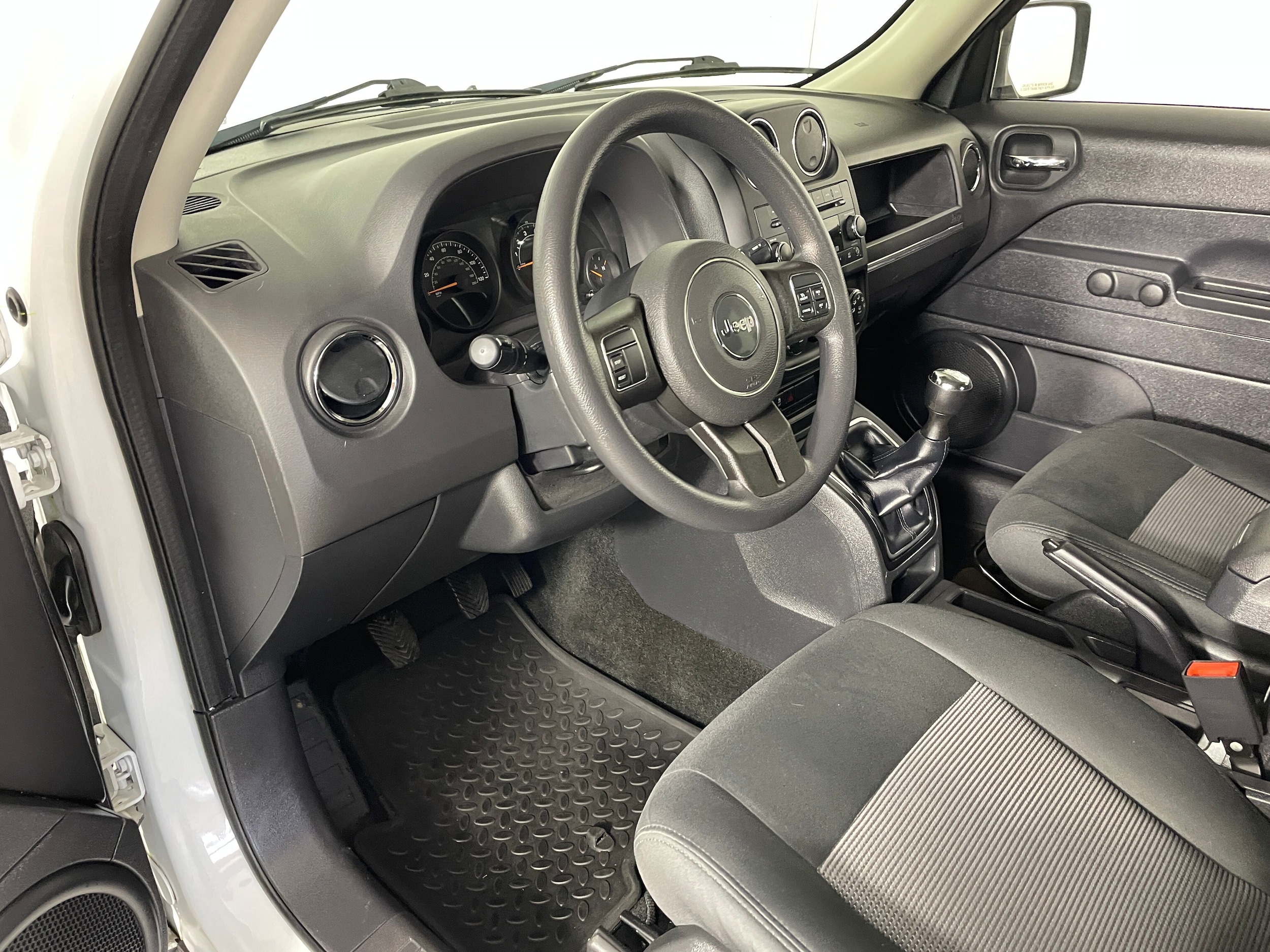 2014 Jeep Patriot Sport FWD photo 3