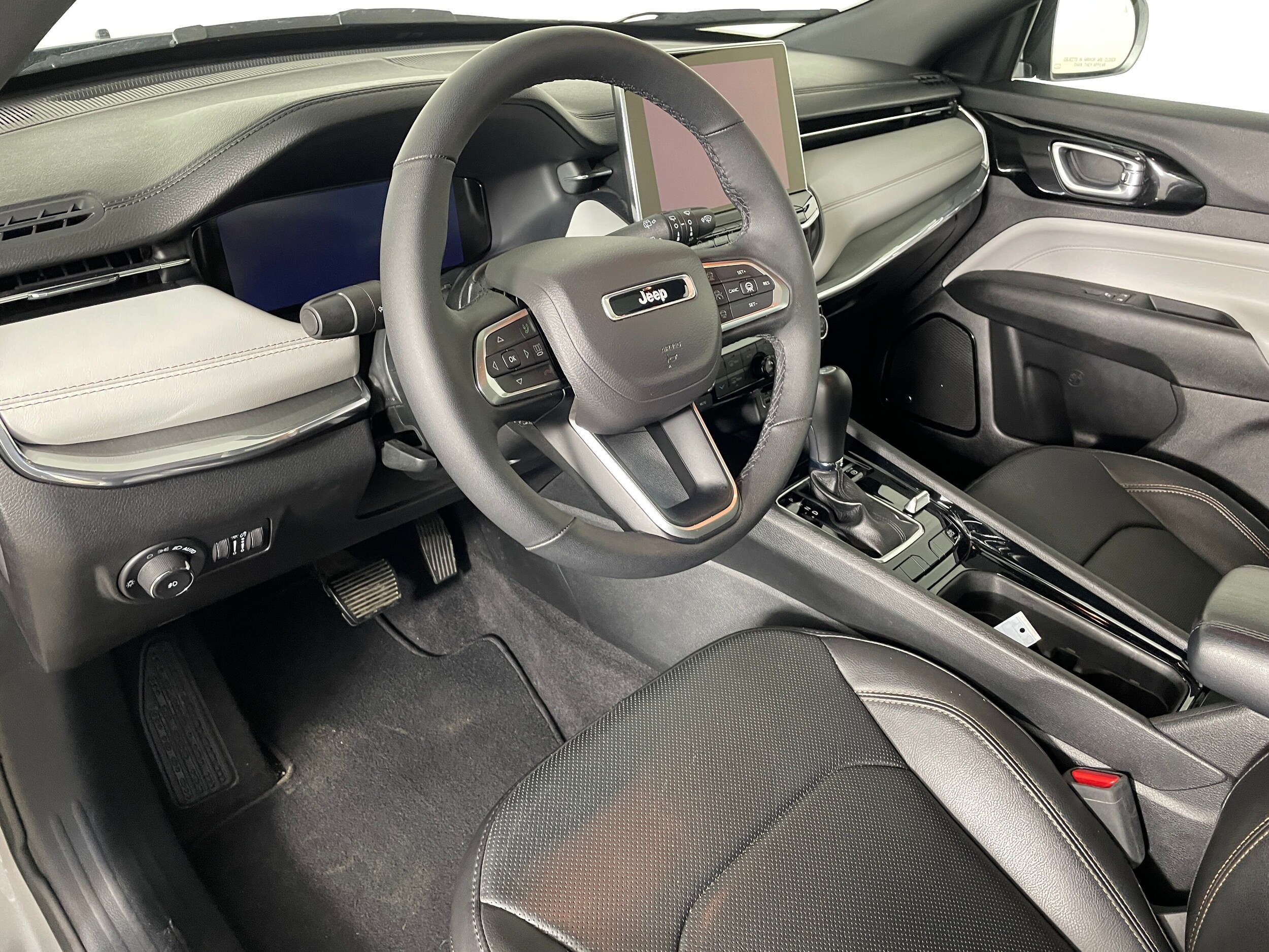 2023 Jeep Compass Limited photo 3