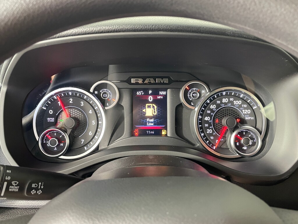 New 2026 Ram 1500 EXPRESS CREW CAB 4X4 5'7 BOX Pickup