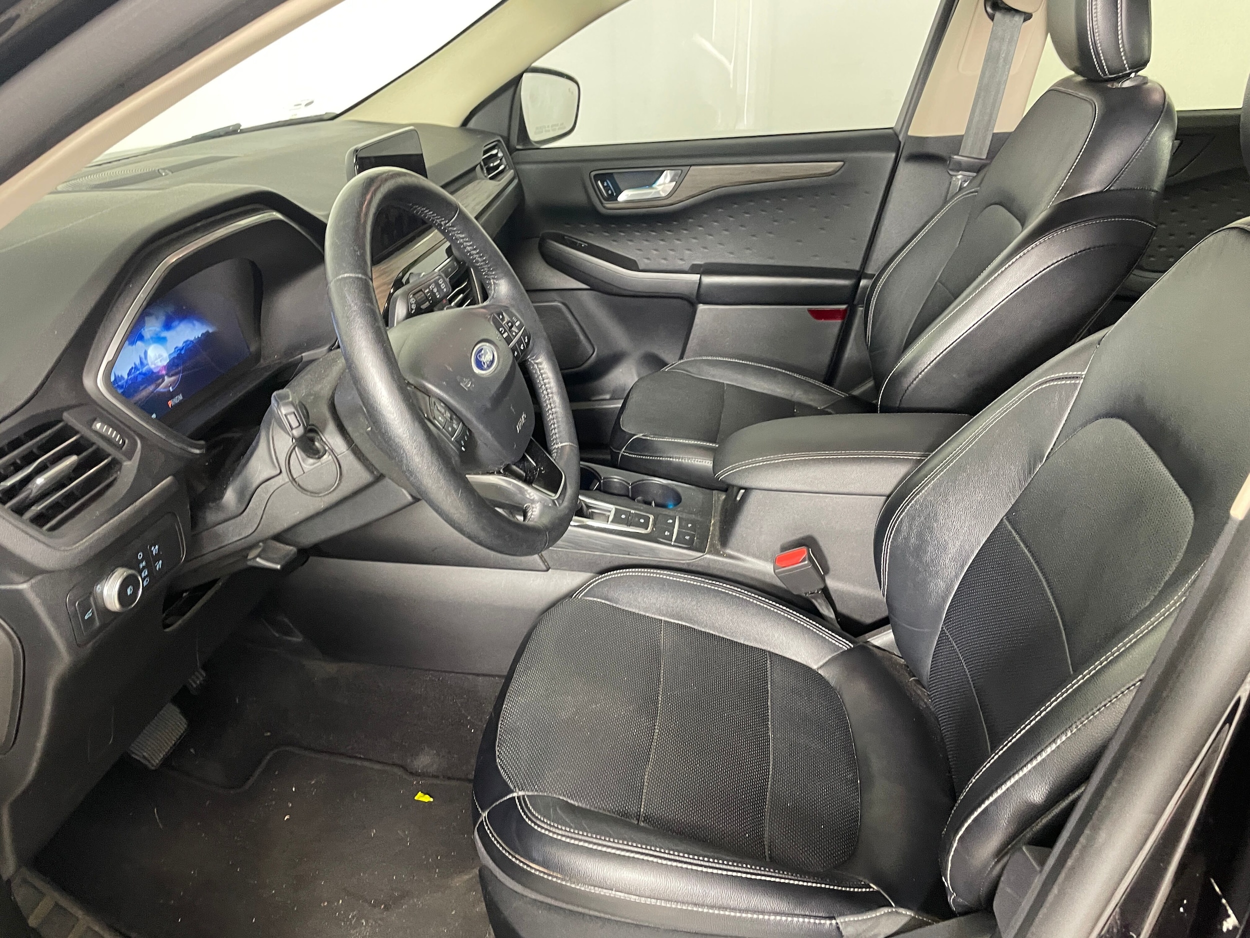 2020 Ford Escape Titanium photo 2