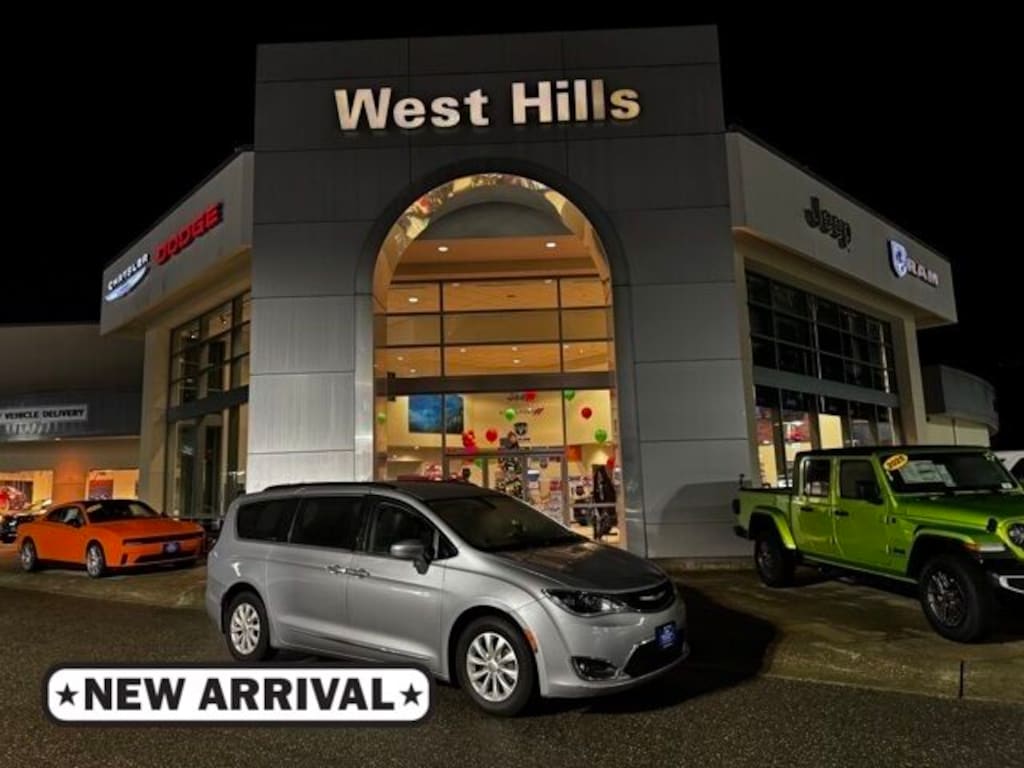 Used 2017 Chrysler Pacifica Touring-L Van