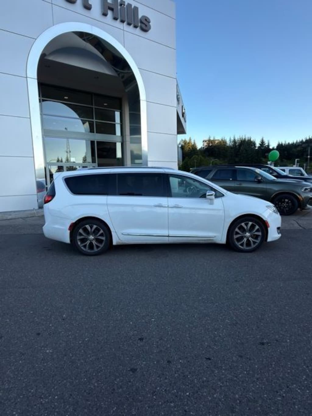 Used 2017 Chrysler Pacifica Limited Van