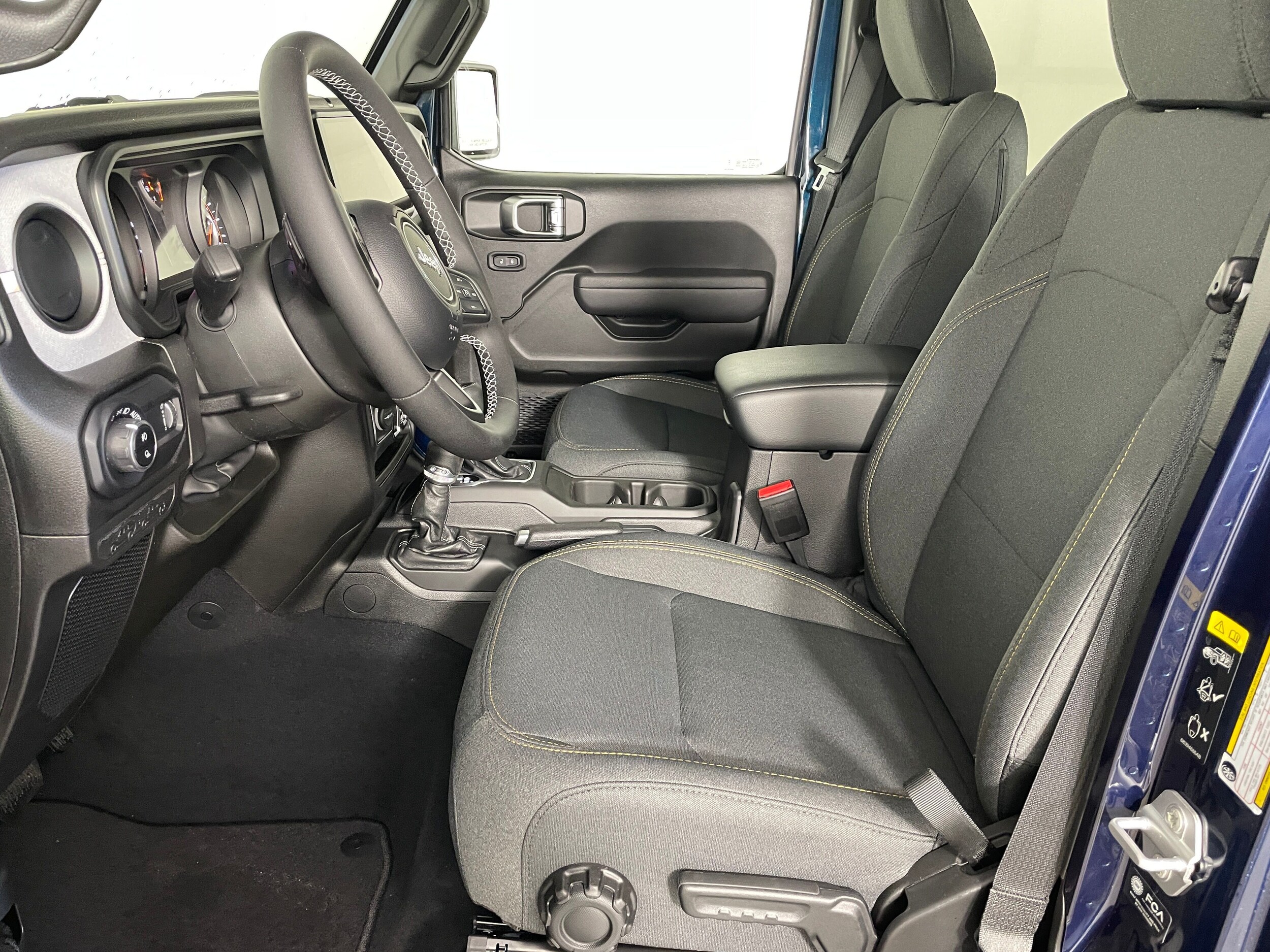 2025 Jeep Gladiator Sport S photo 2