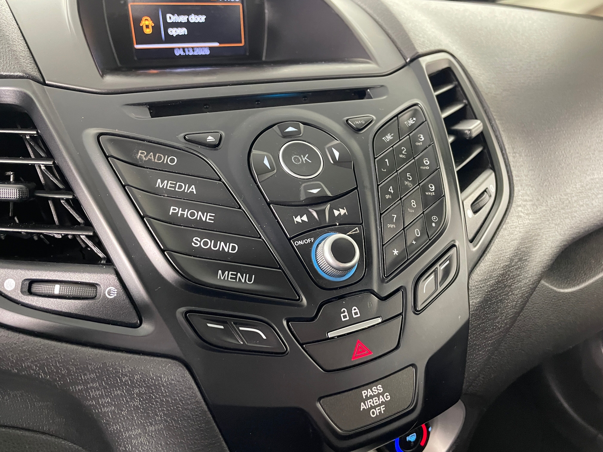 2018 Ford Fiesta SE photo 3