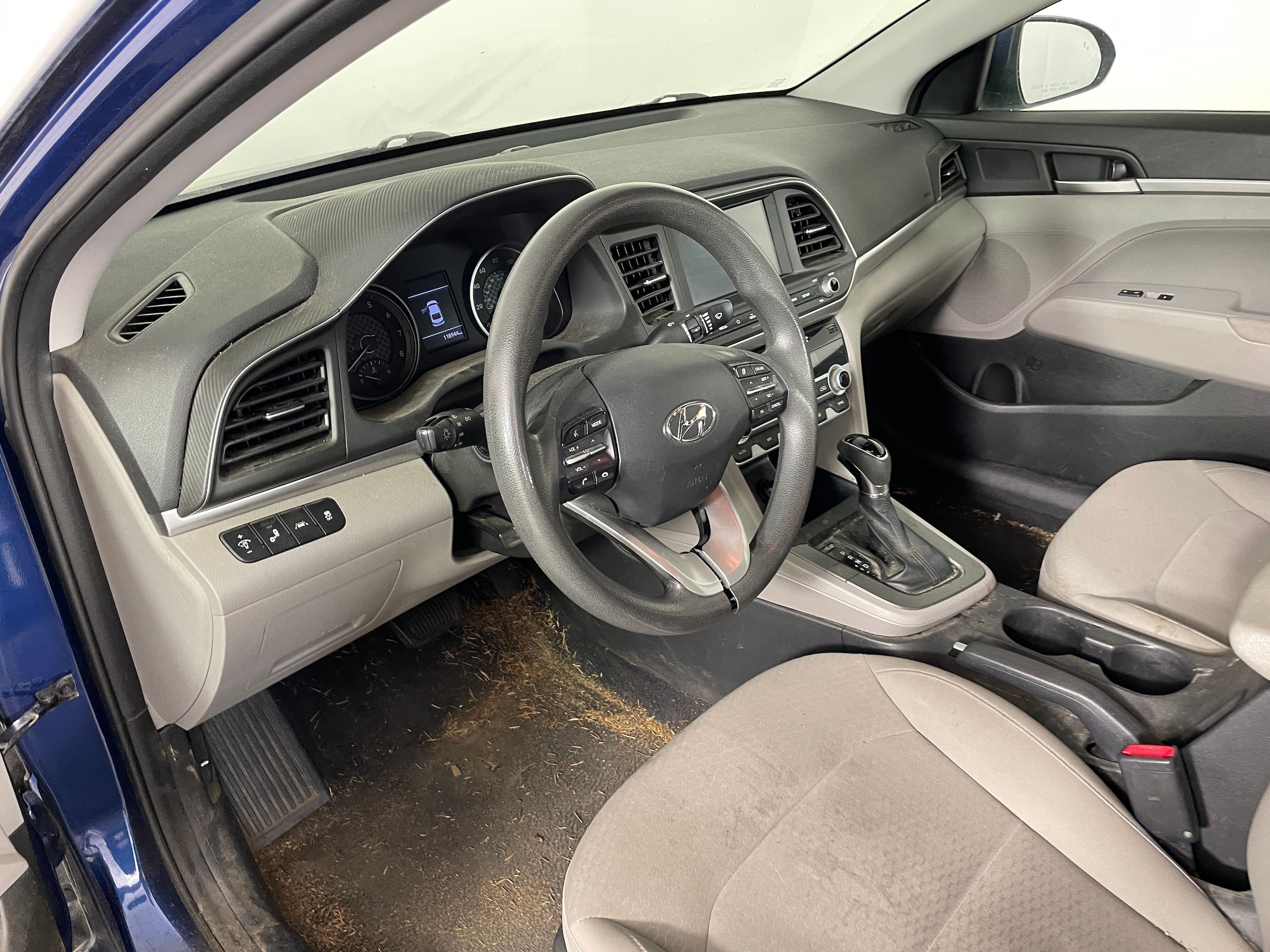 2020 Hyundai Elantra SEL photo 3