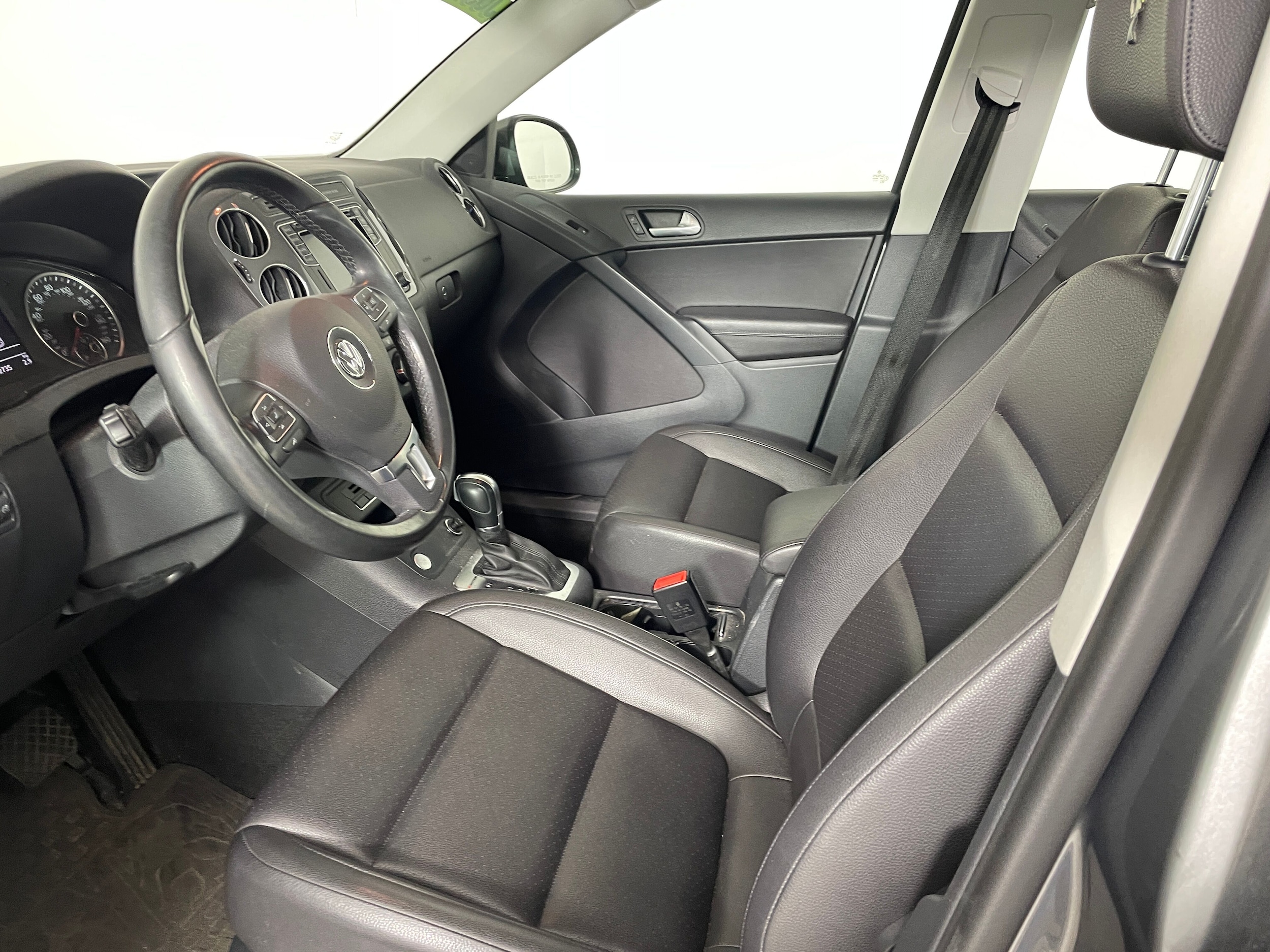 2017 Volkswagen Tiguan 2.0T S 4MOTION photo 2