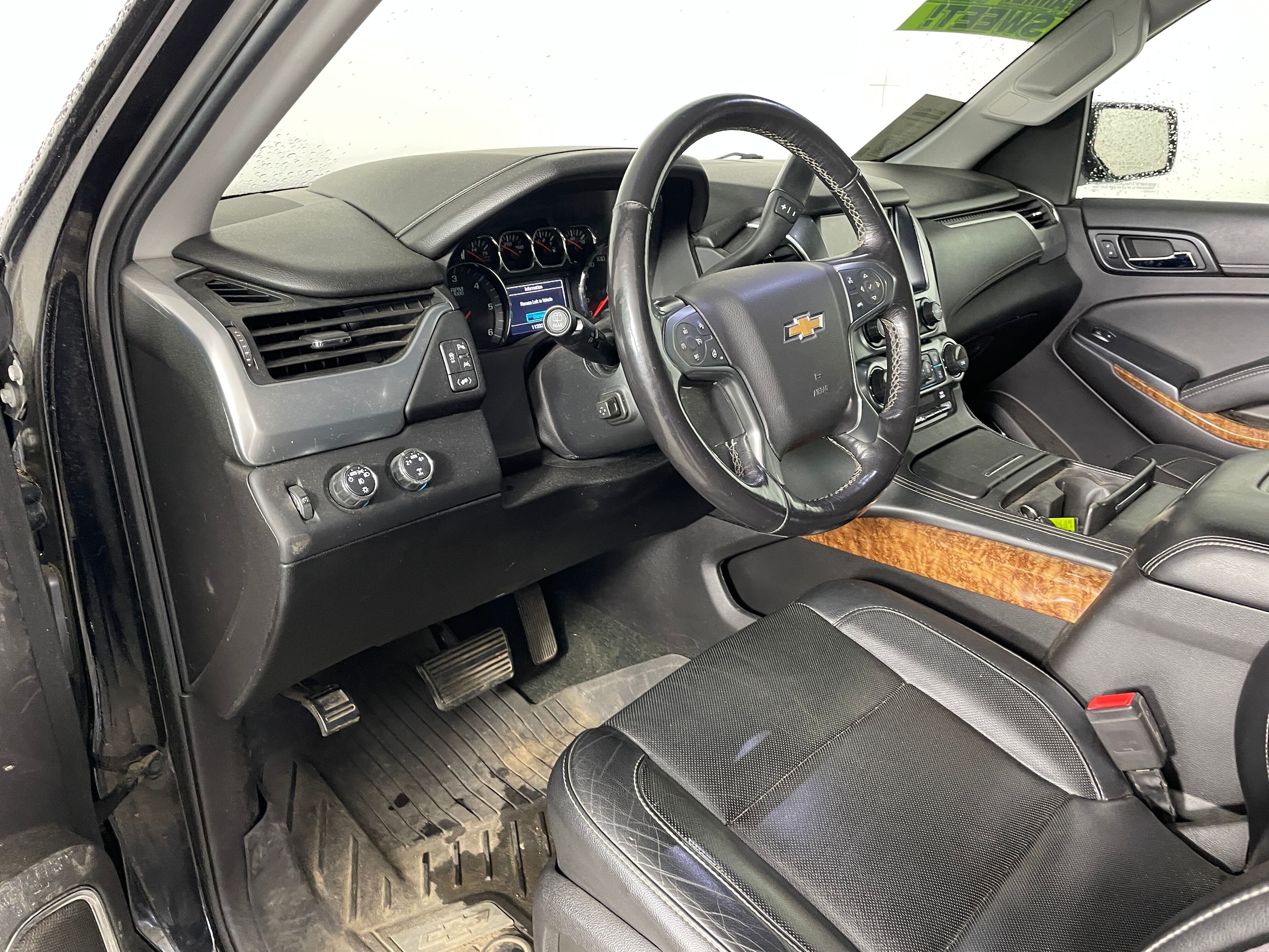 2016 Chevrolet Suburban LTZ photo 3