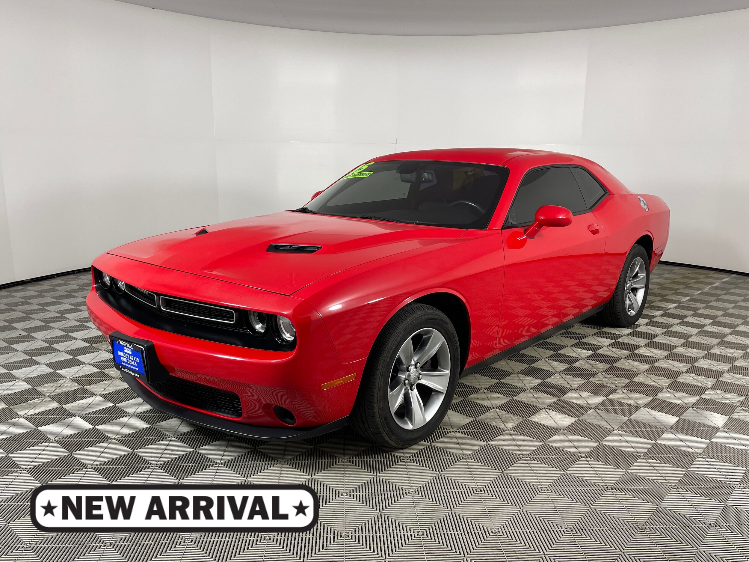 2015 Dodge Challenger SXT's photo