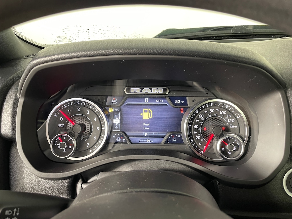 New 2026 Ram 1500 EXPRESS CREW CAB 4X4 5'7 BOX Pickup