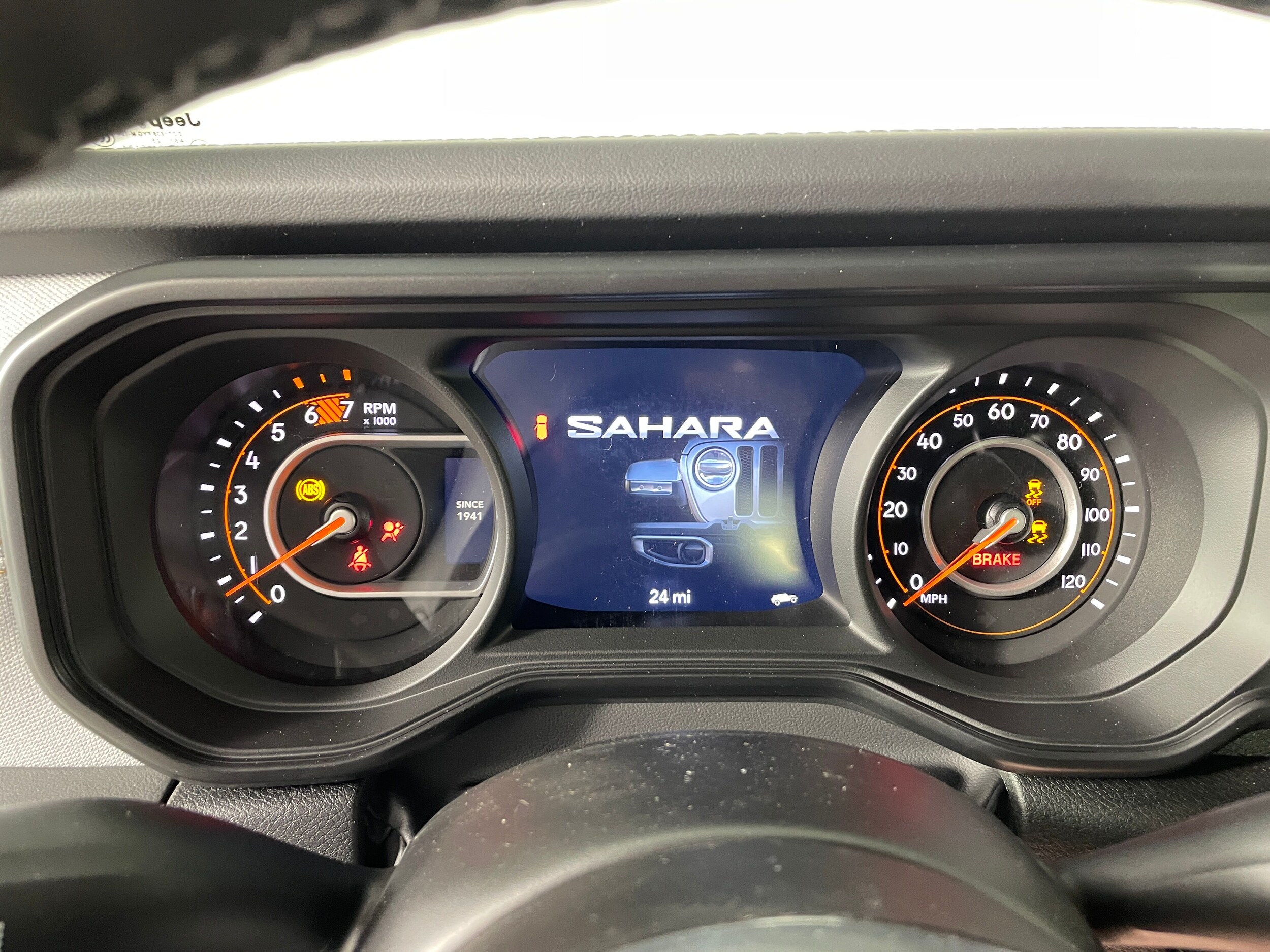 2025 Jeep Wrangler Sahara photo 4