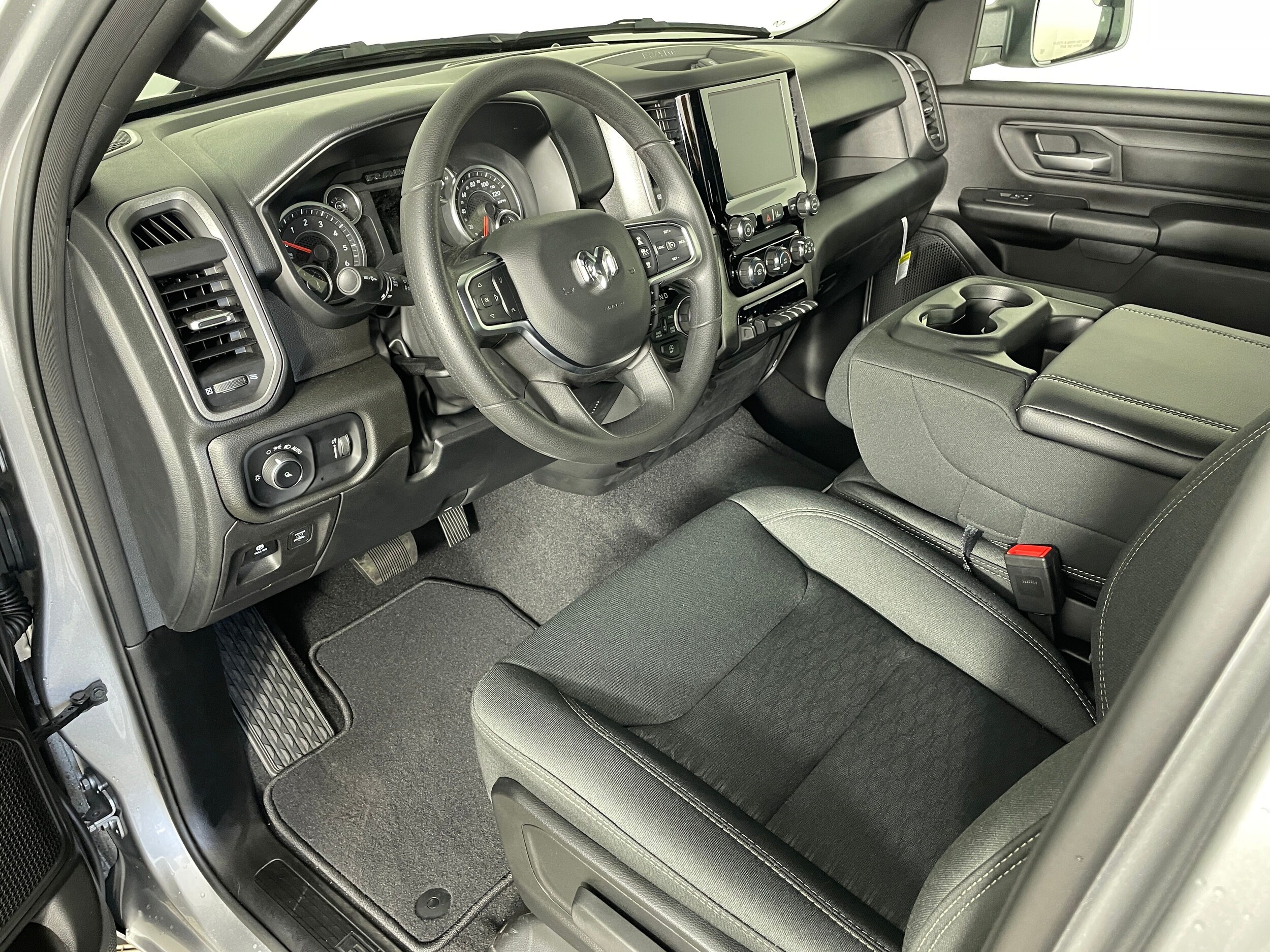 2025 Ram 1500 Tradesman photo 4