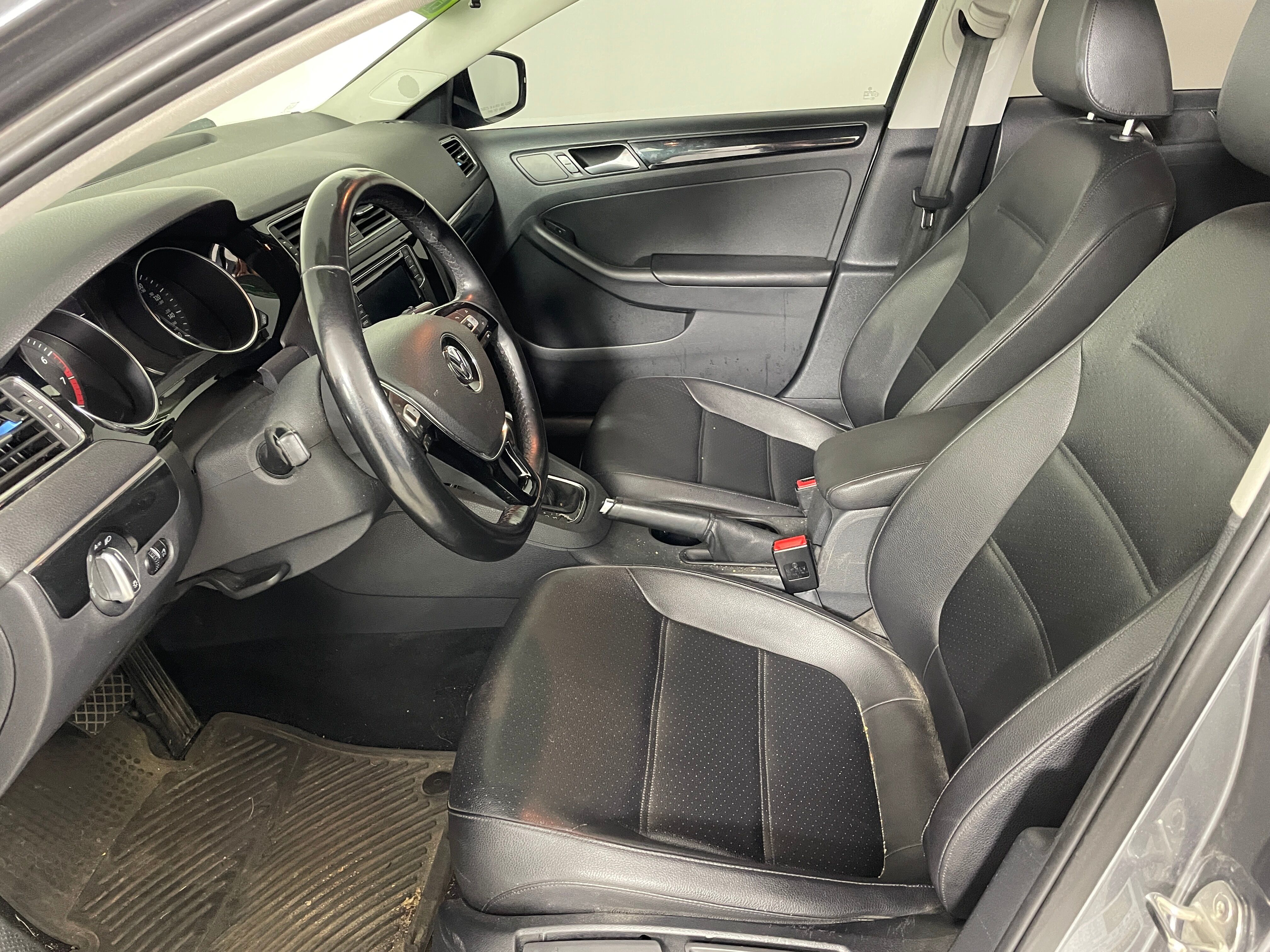 Used 2016 Volkswagen Jetta SEL with VIN 3VWL07AJ8GM204465 for sale in Bremerton, WA