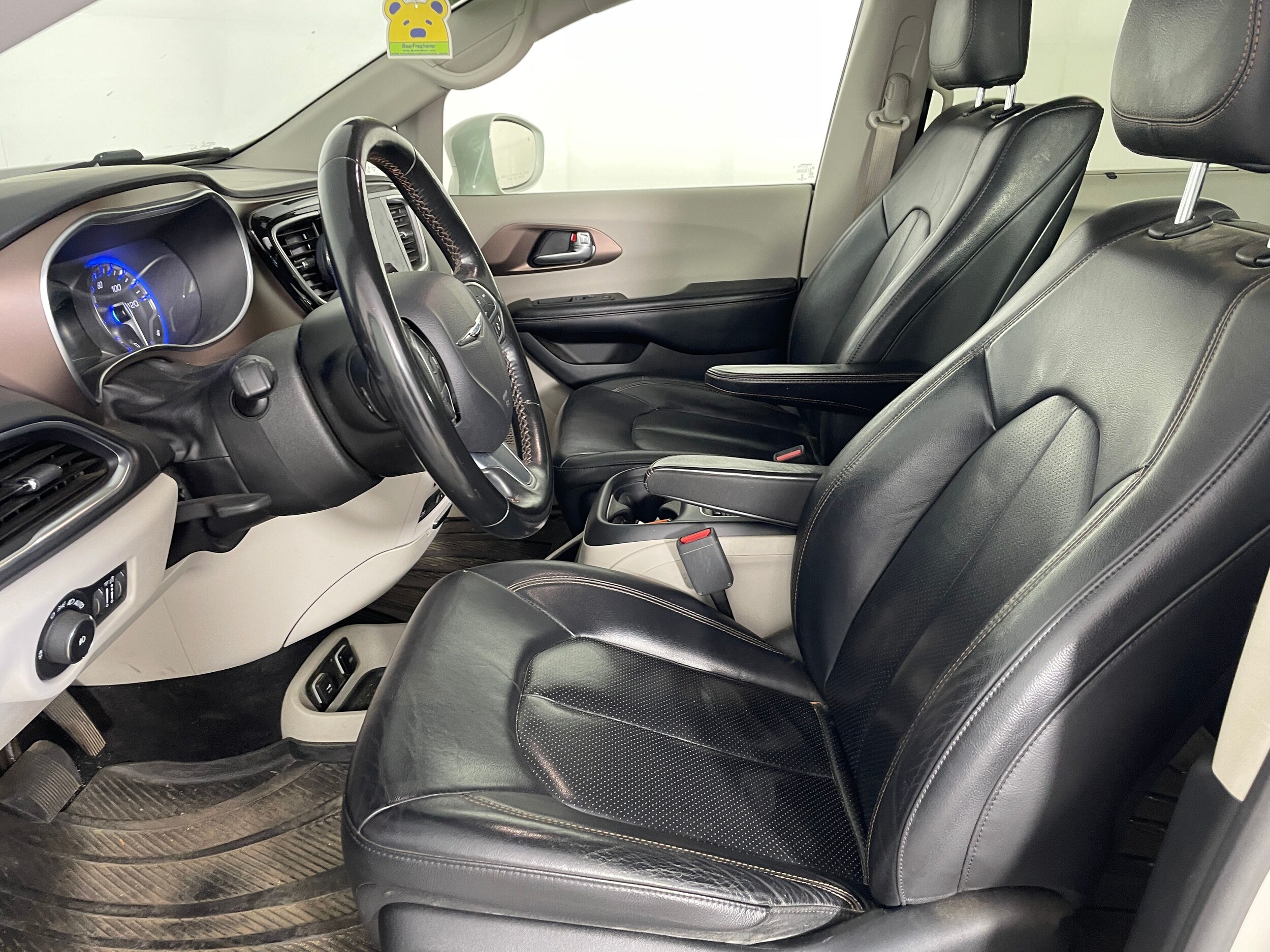 2019 Chrysler Pacifica Touring Plus photo 2