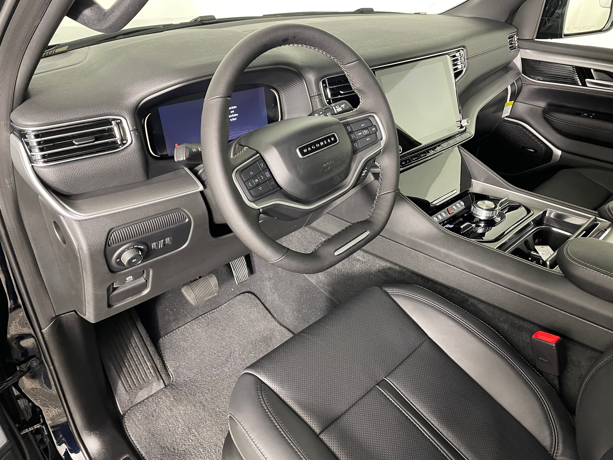 2025 Jeep Wagoneer L Series II photo 2