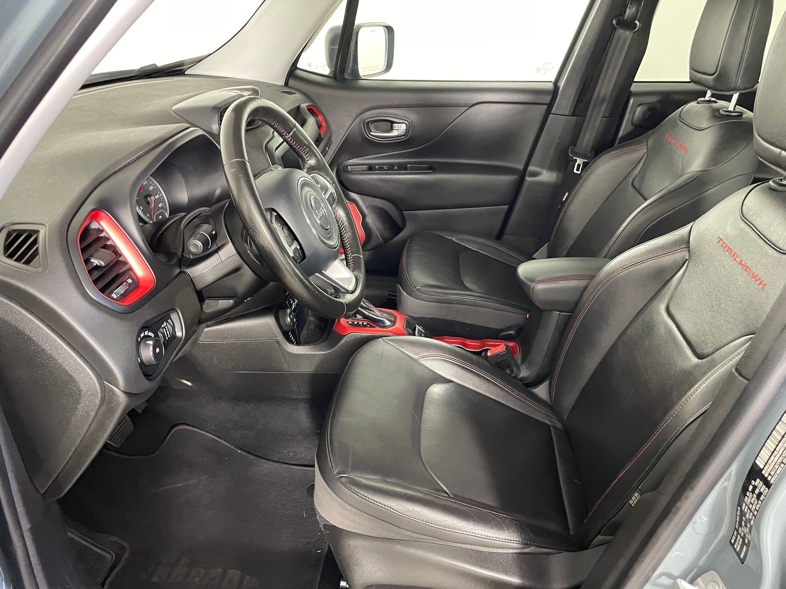 2015 Jeep Renegade Trailhawk photo 2