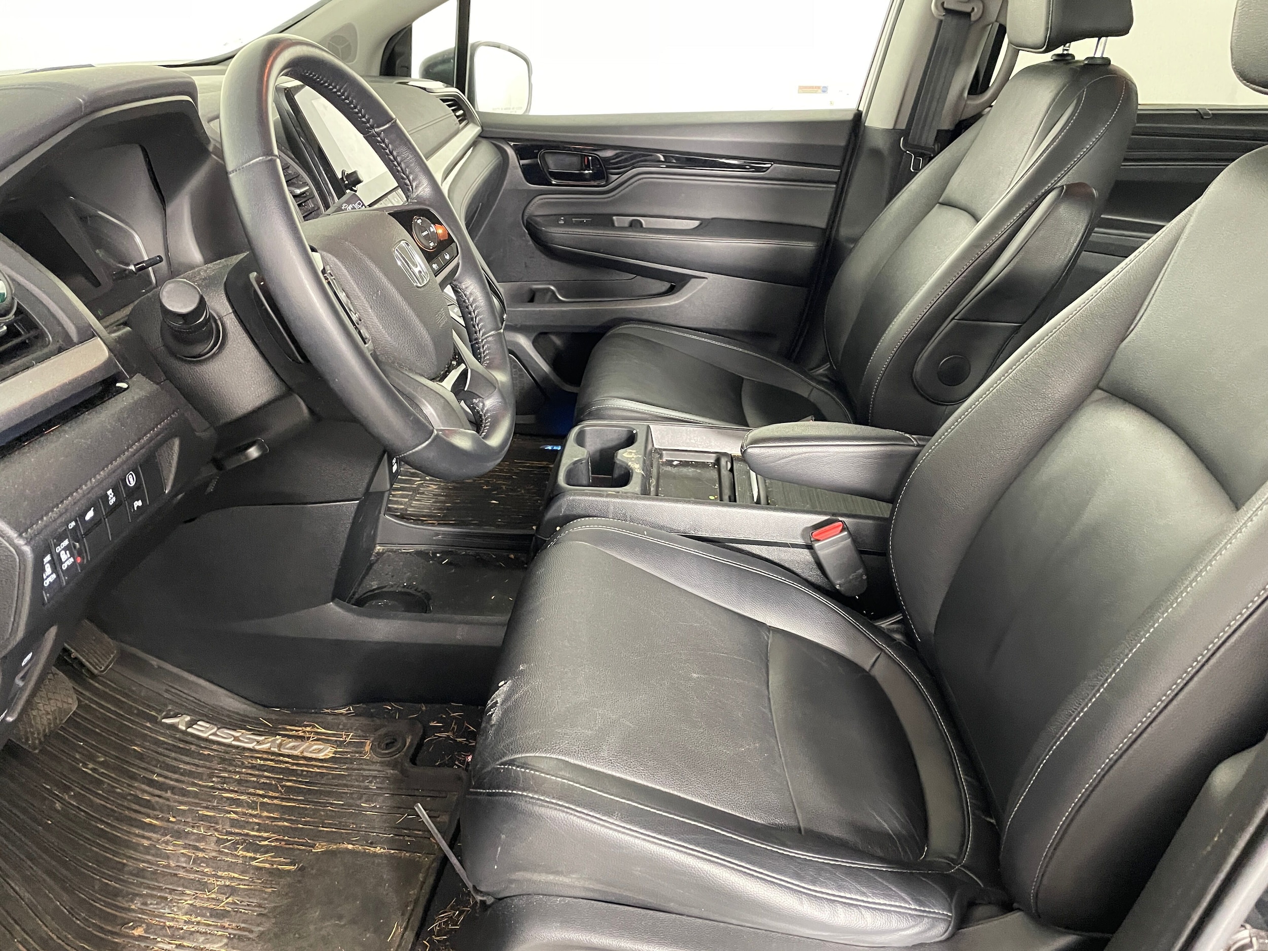 2022 Honda Odyssey Touring photo 2